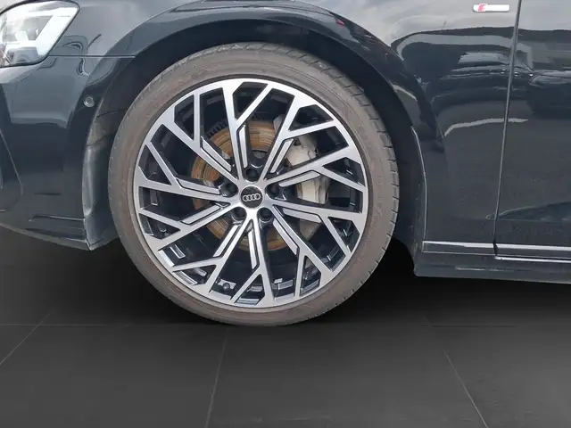Audi A8 view 7
