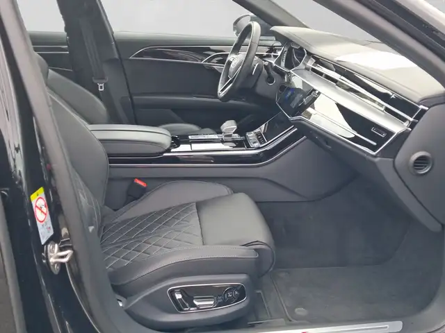 Audi A8 view 4