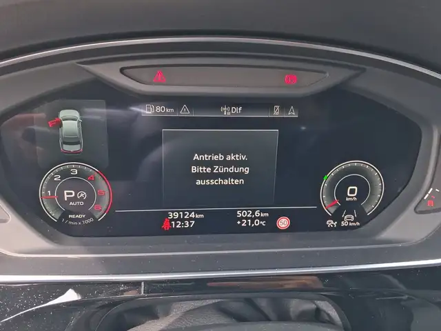 Audi A8 view 10