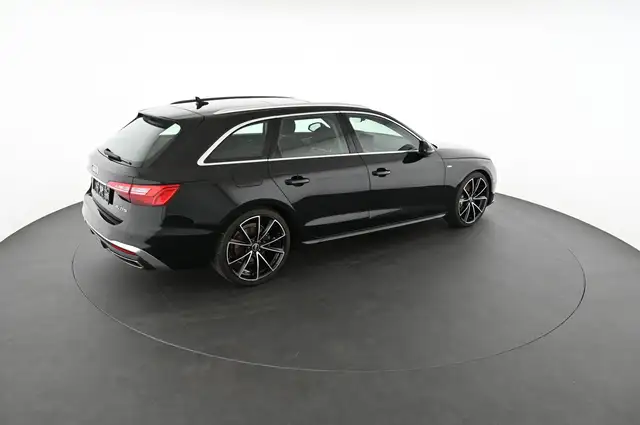 Audi A4 view 4