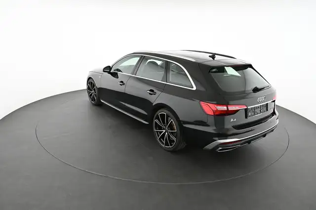 Audi A4 view 9