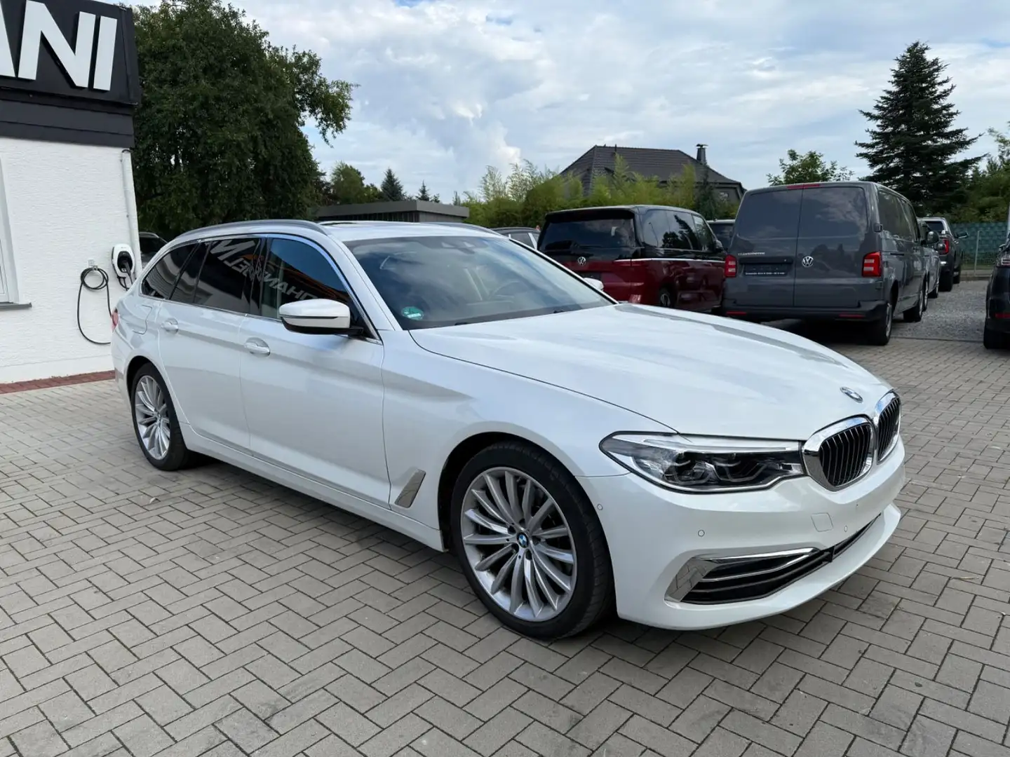BMW 540 i xDrive Luxury Line Panorama Leder Navi LED Blanco - 2
