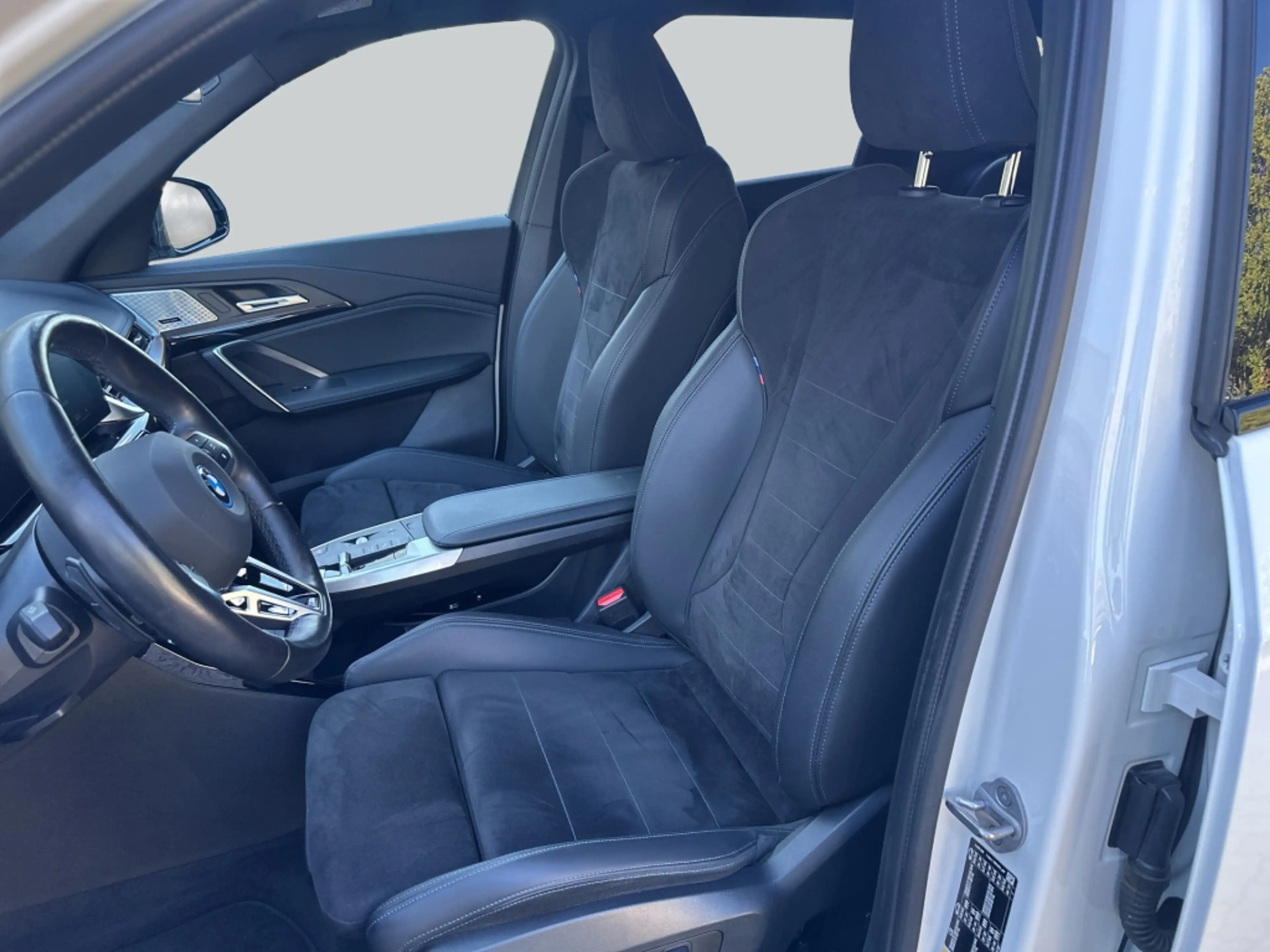 BMW iX1 xDrive30 M Sportpaket LED* HiFi* Head-Up* — photo 12