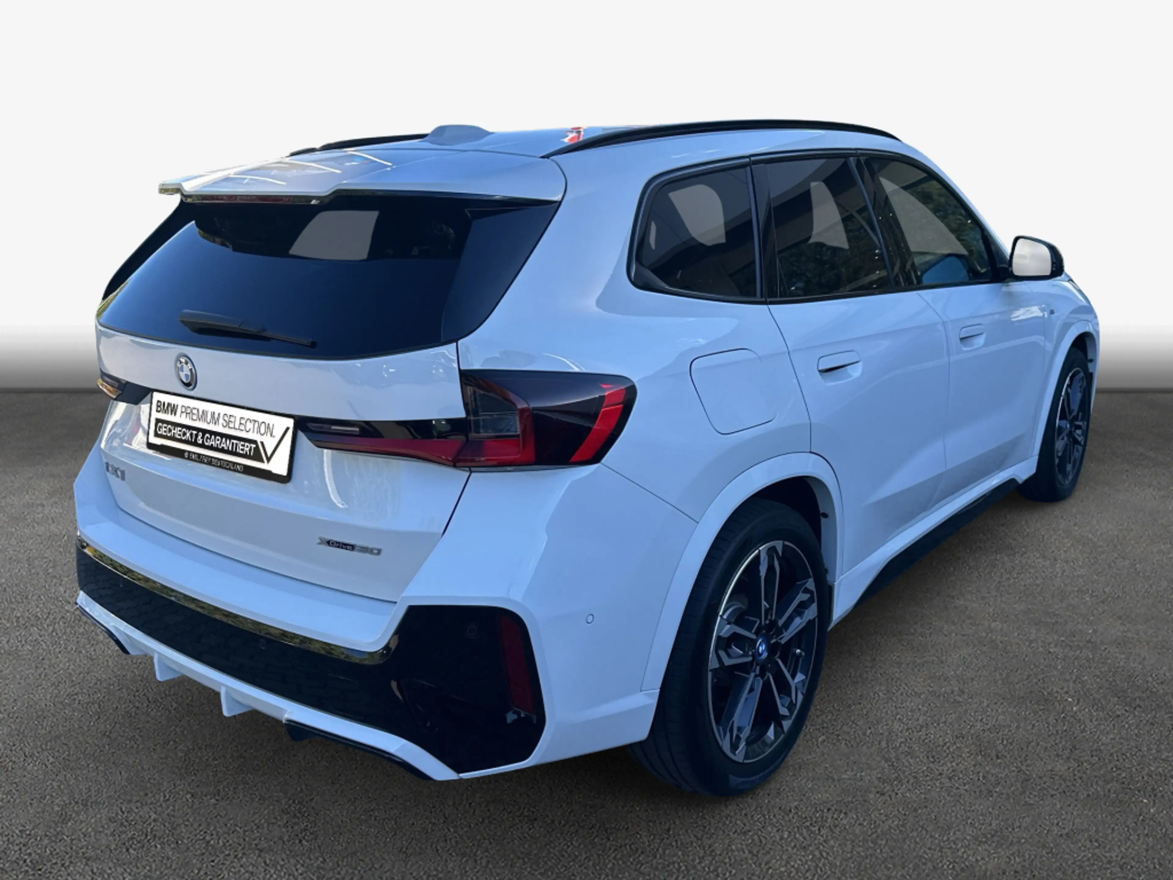 BMW iX1 xDrive30 M Sportpaket LED* HiFi* Head-Up* — photo 2