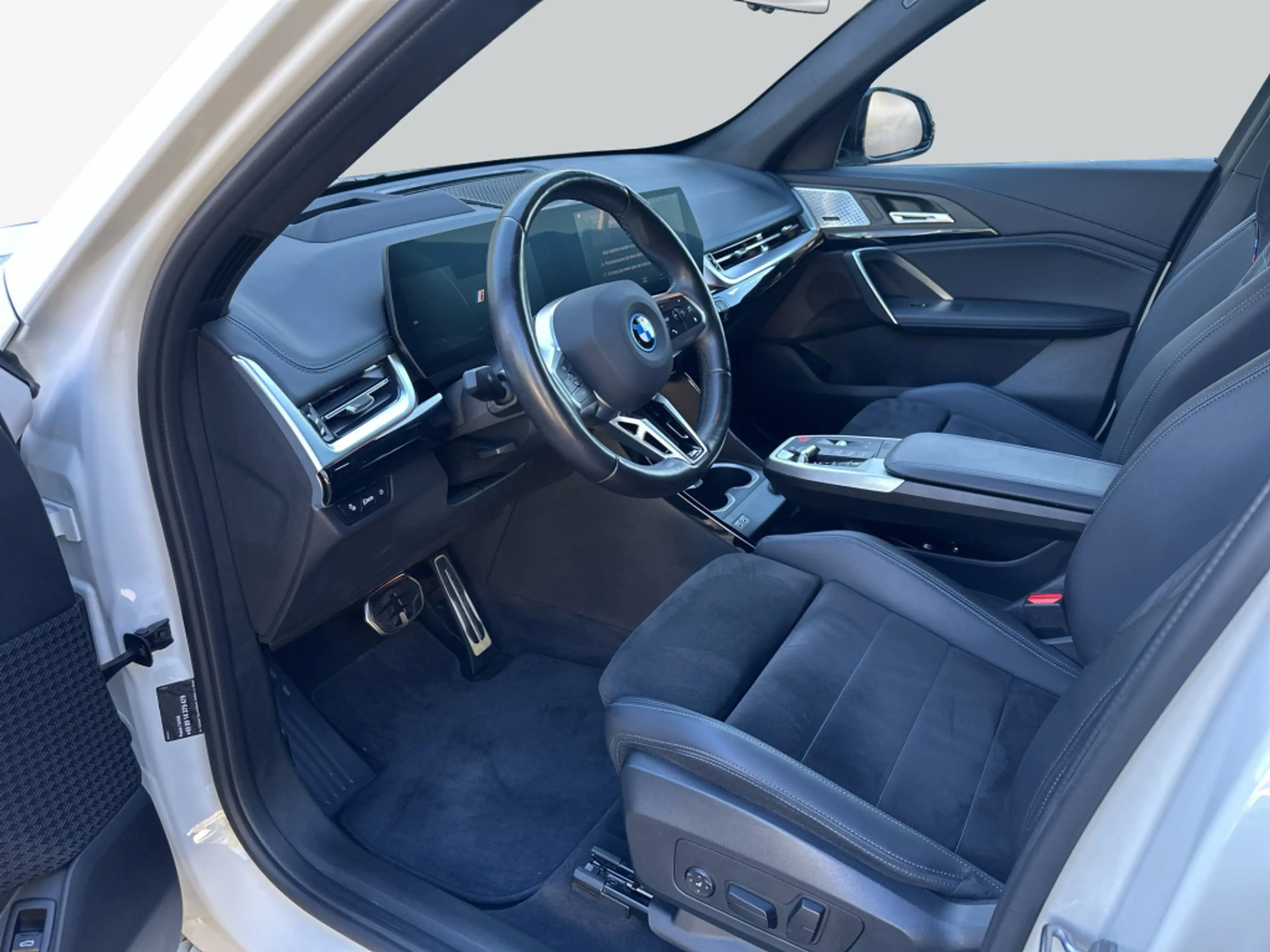 BMW iX1 xDrive30 M Sportpaket LED* HiFi* Head-Up* — photo 11