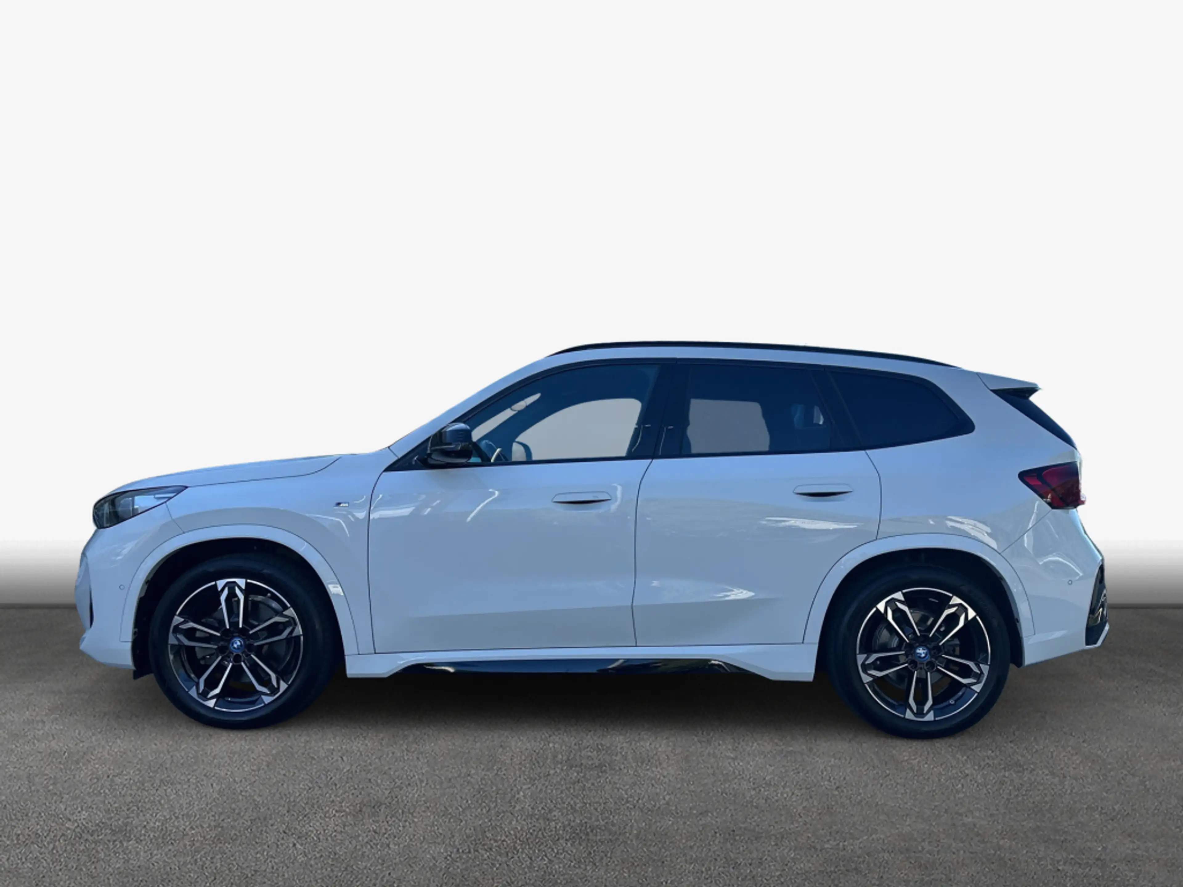 BMW iX1 xDrive30 M Sportpaket LED* HiFi* Head-Up* — photo 6