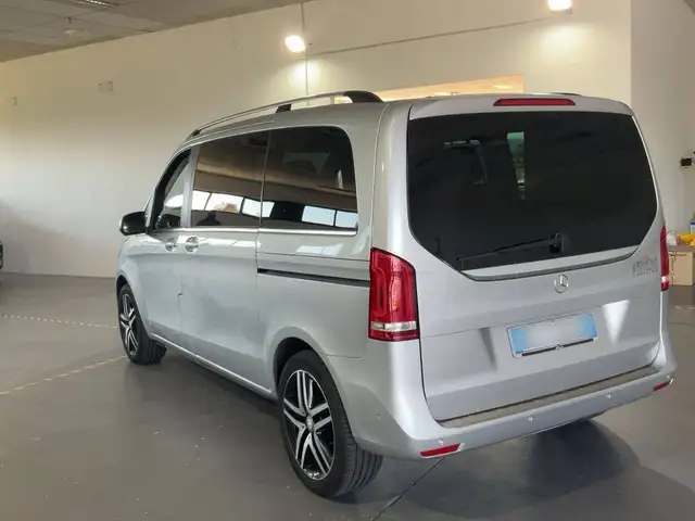 Mercedes-Benz V-Class view 2