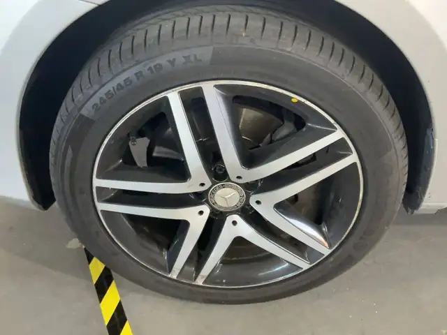 Mercedes-Benz V-Class view 5