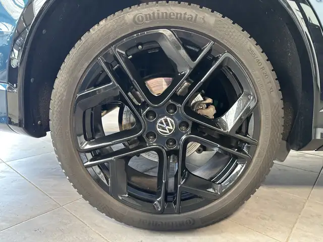 Volkswagen Tiguan view 3