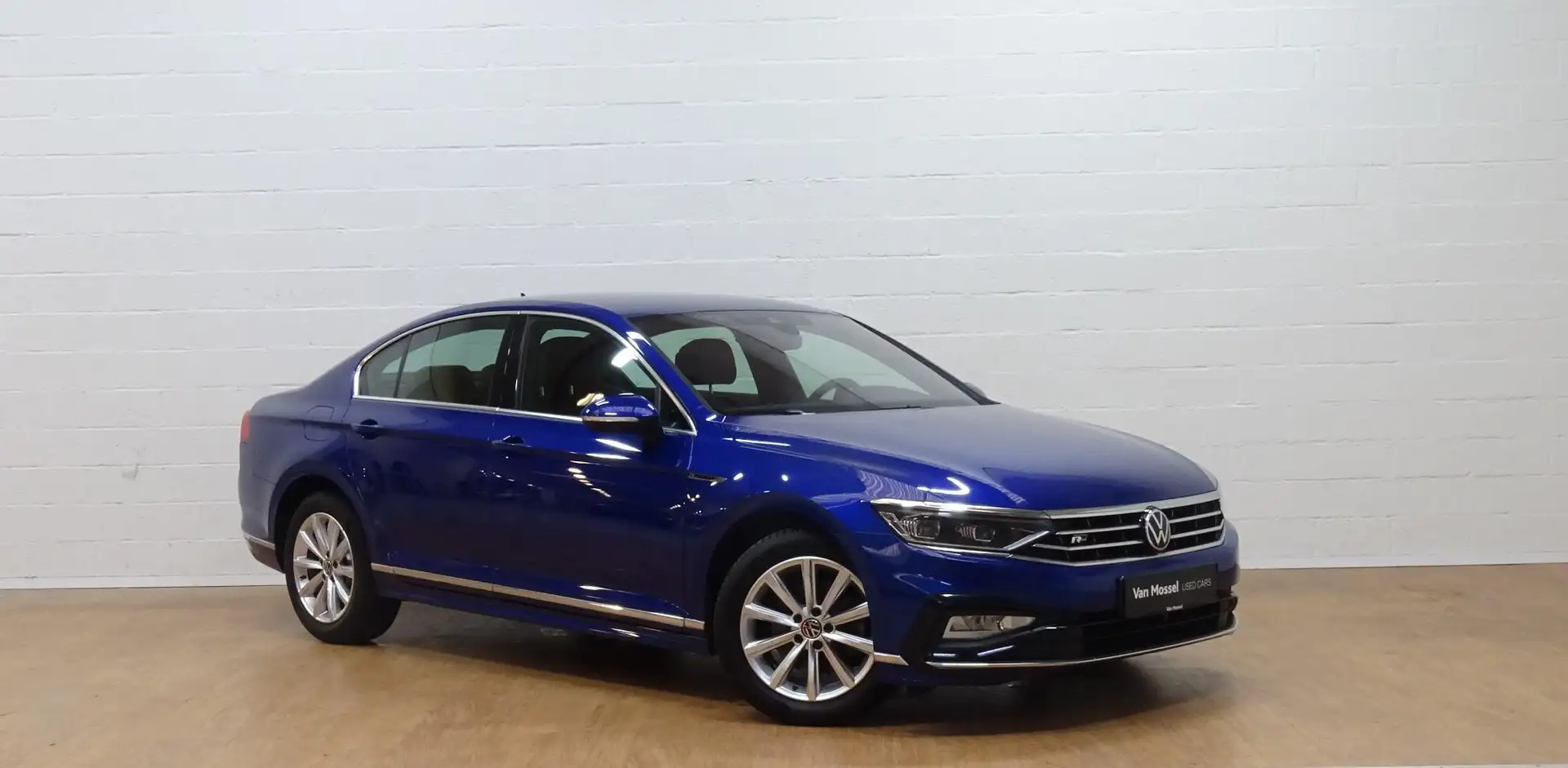 Volkswagen Passat 1.5 TSI Elegance Business DSG Bleu - 2