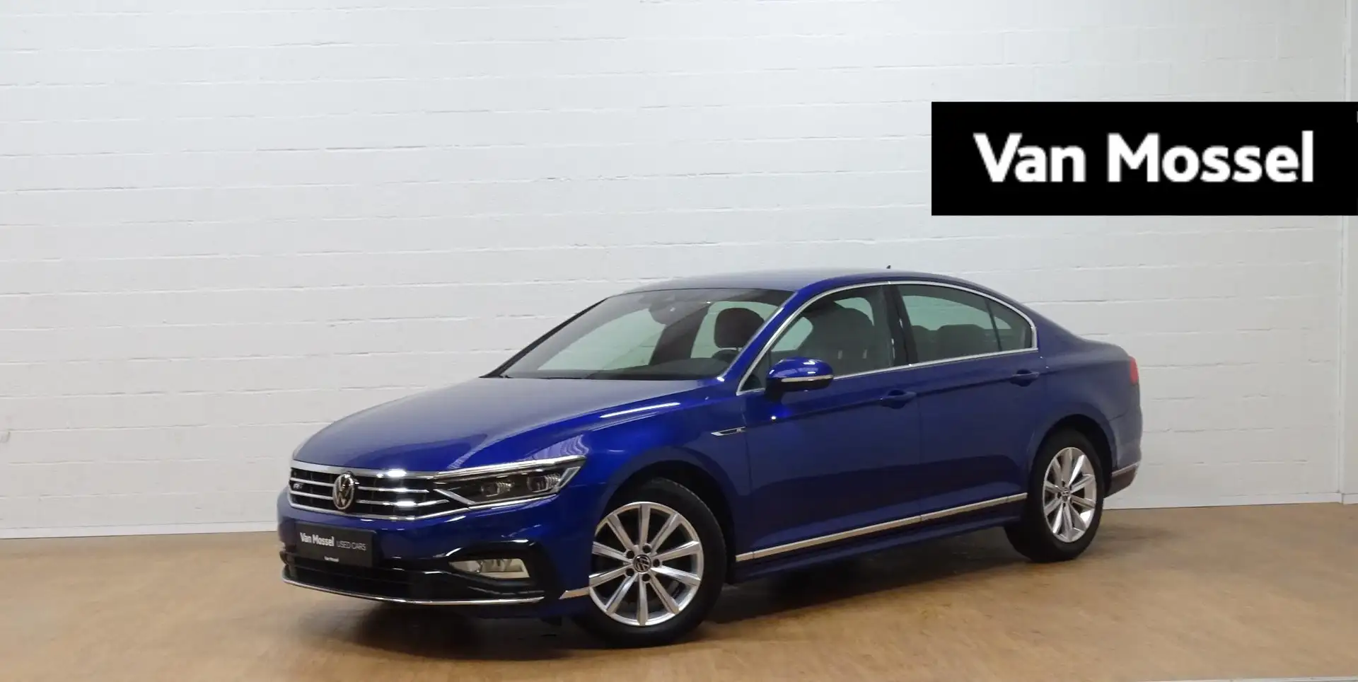 Volkswagen Passat 1.5 TSI Elegance Business DSG Bleu - 1