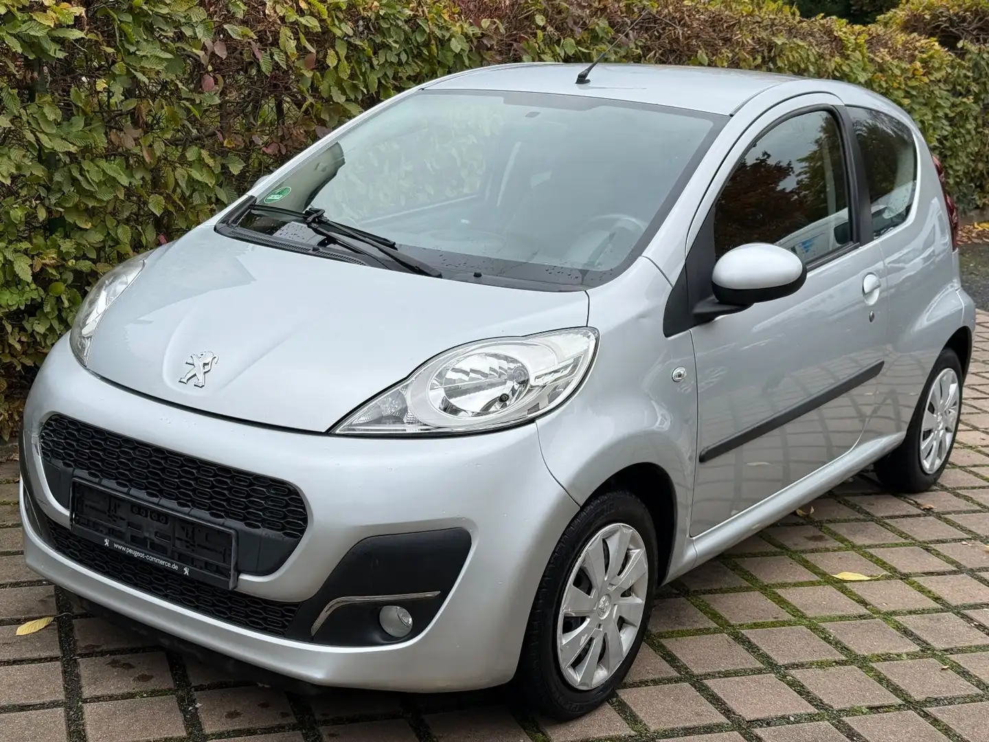Peugeot 107 Active Grau - 2