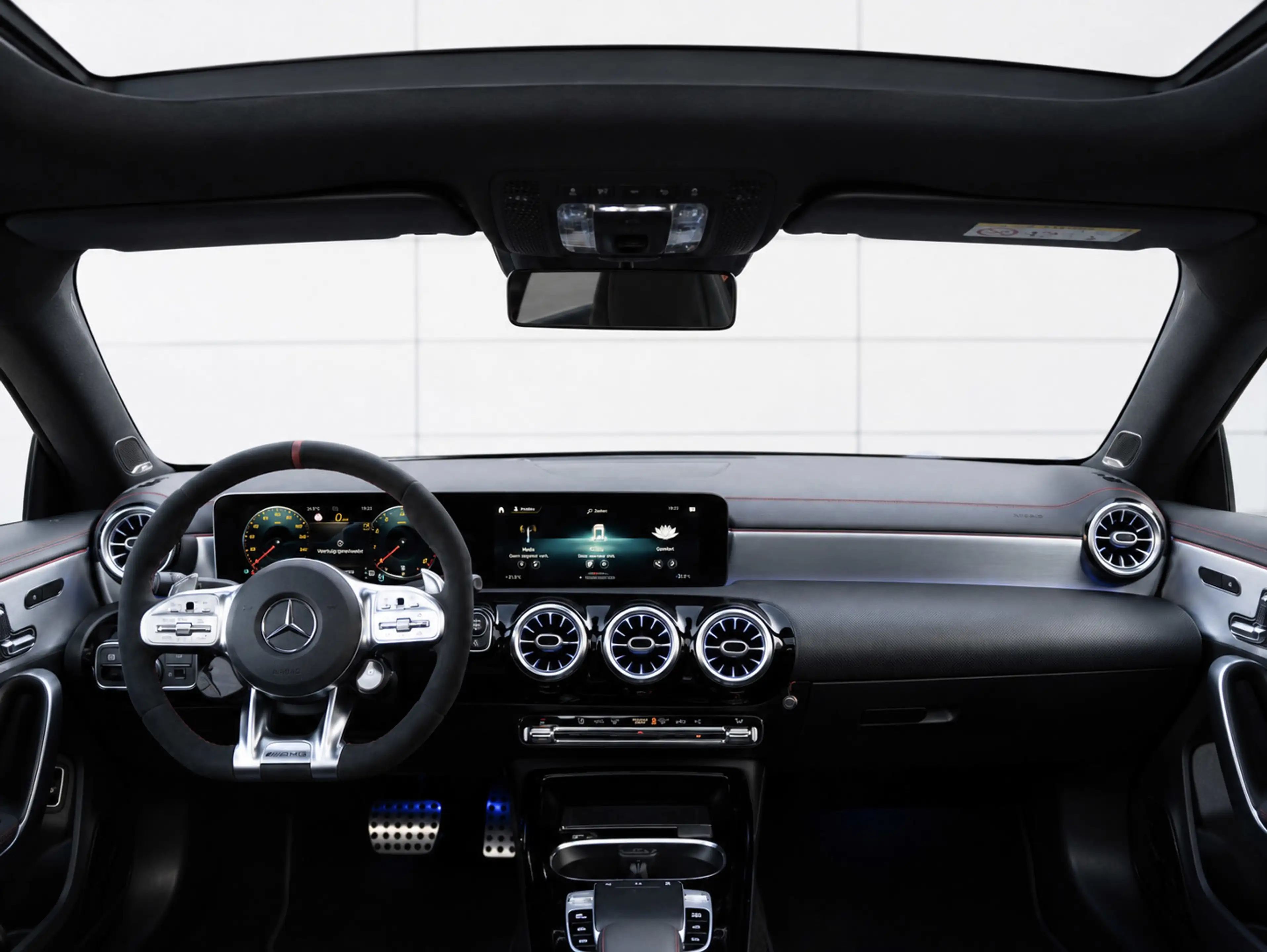 Mercedes-Benz CLA 35 AMG 4MATIC Pano/Schaal/Perf stuur/Memory/Burmester — photo 2