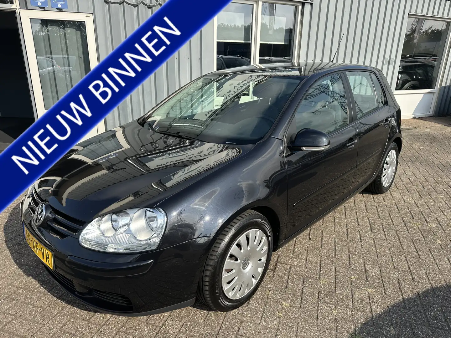 Volkswagen Golf 1.6 FSI Optive 3 Zwart - 1