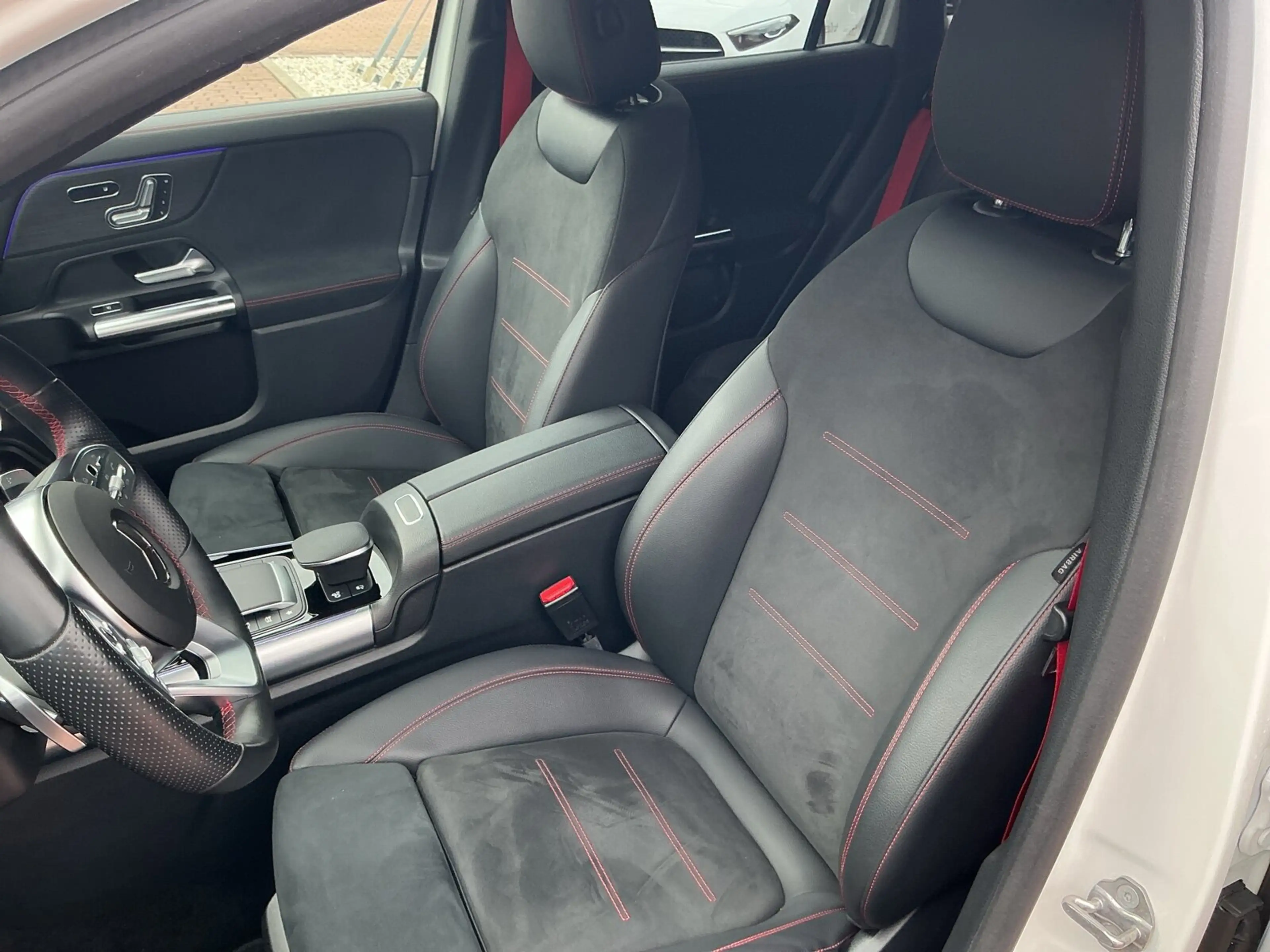 Mercedes-Benz GLA 35 AMG Mercedes-AMG GLA 35 4MATIC AMG Line Navi/Styling — photo 10