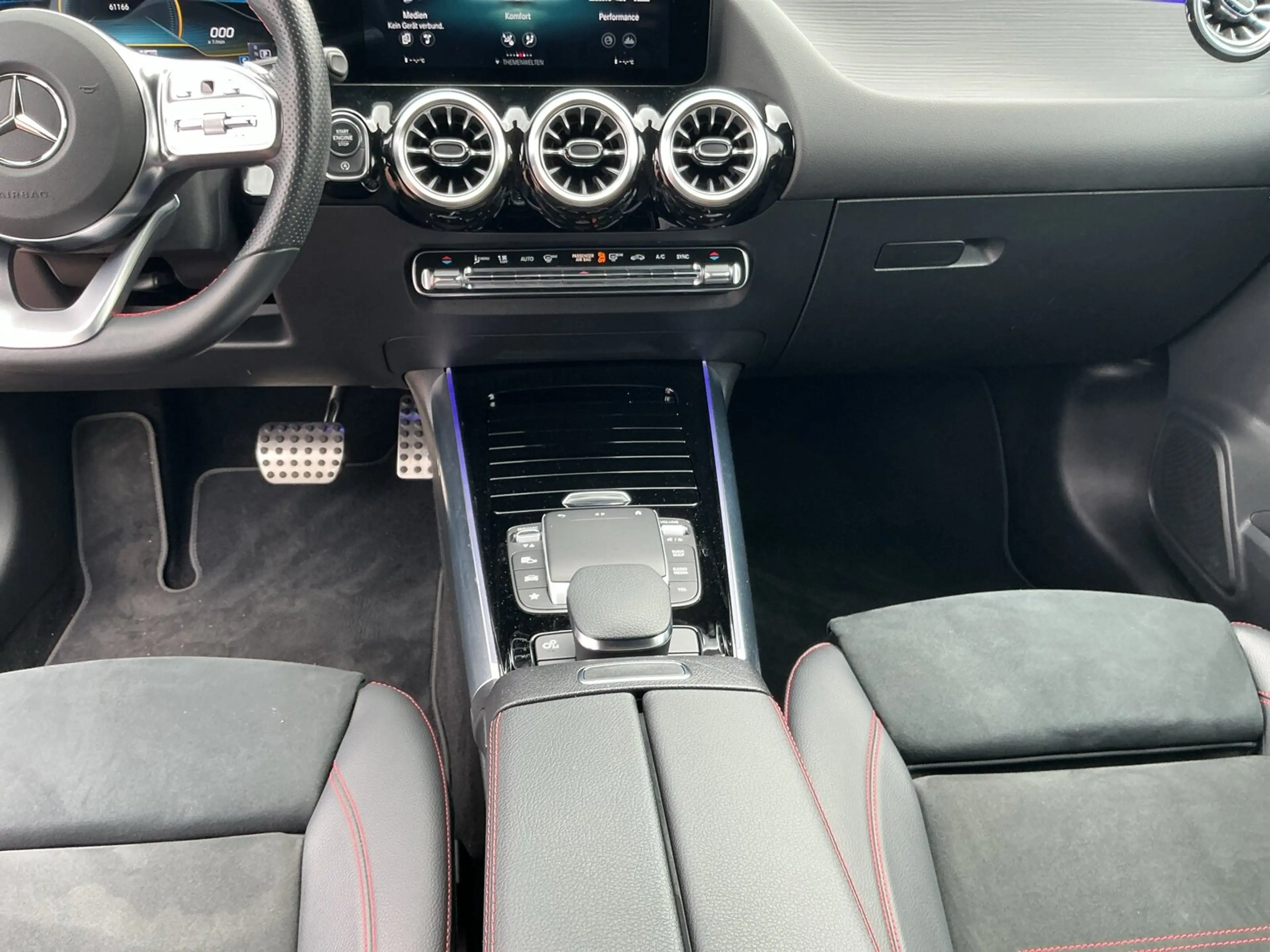 Mercedes-Benz GLA 35 AMG Mercedes-AMG GLA 35 4MATIC AMG Line Navi/Styling — photo 11