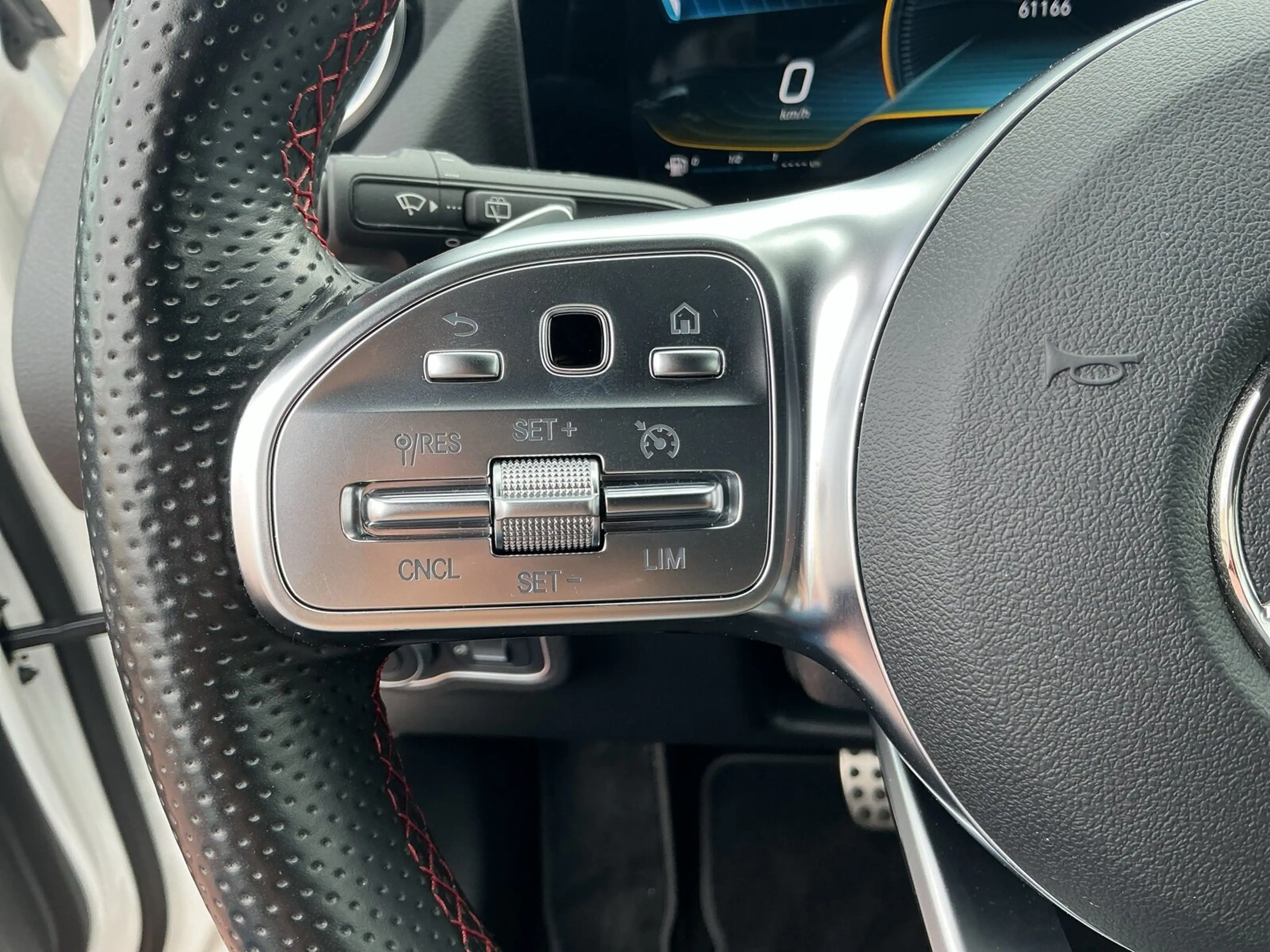 Mercedes-Benz GLA 35 AMG Mercedes-AMG GLA 35 4MATIC AMG Line Navi/Styling — photo 14