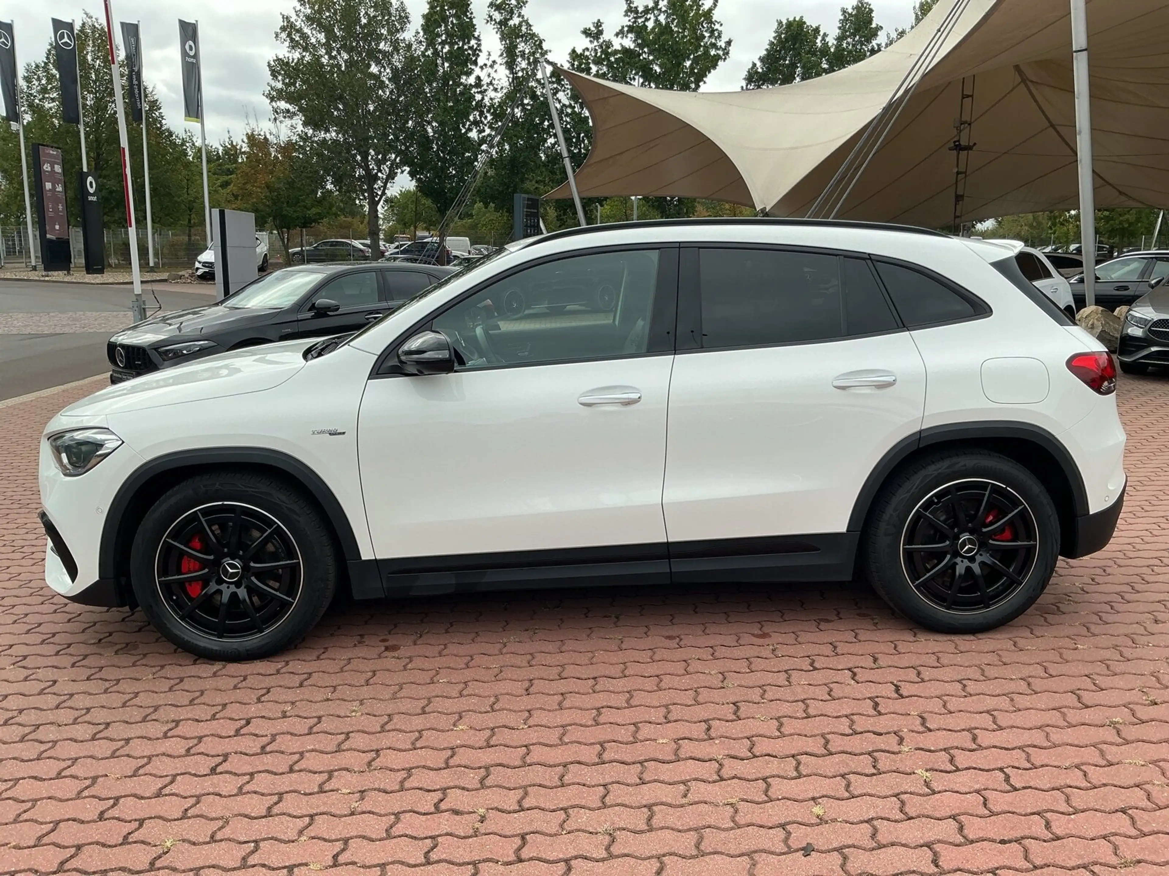 Mercedes-Benz GLA 35 AMG Mercedes-AMG GLA 35 4MATIC AMG Line Navi/Styling — photo 7