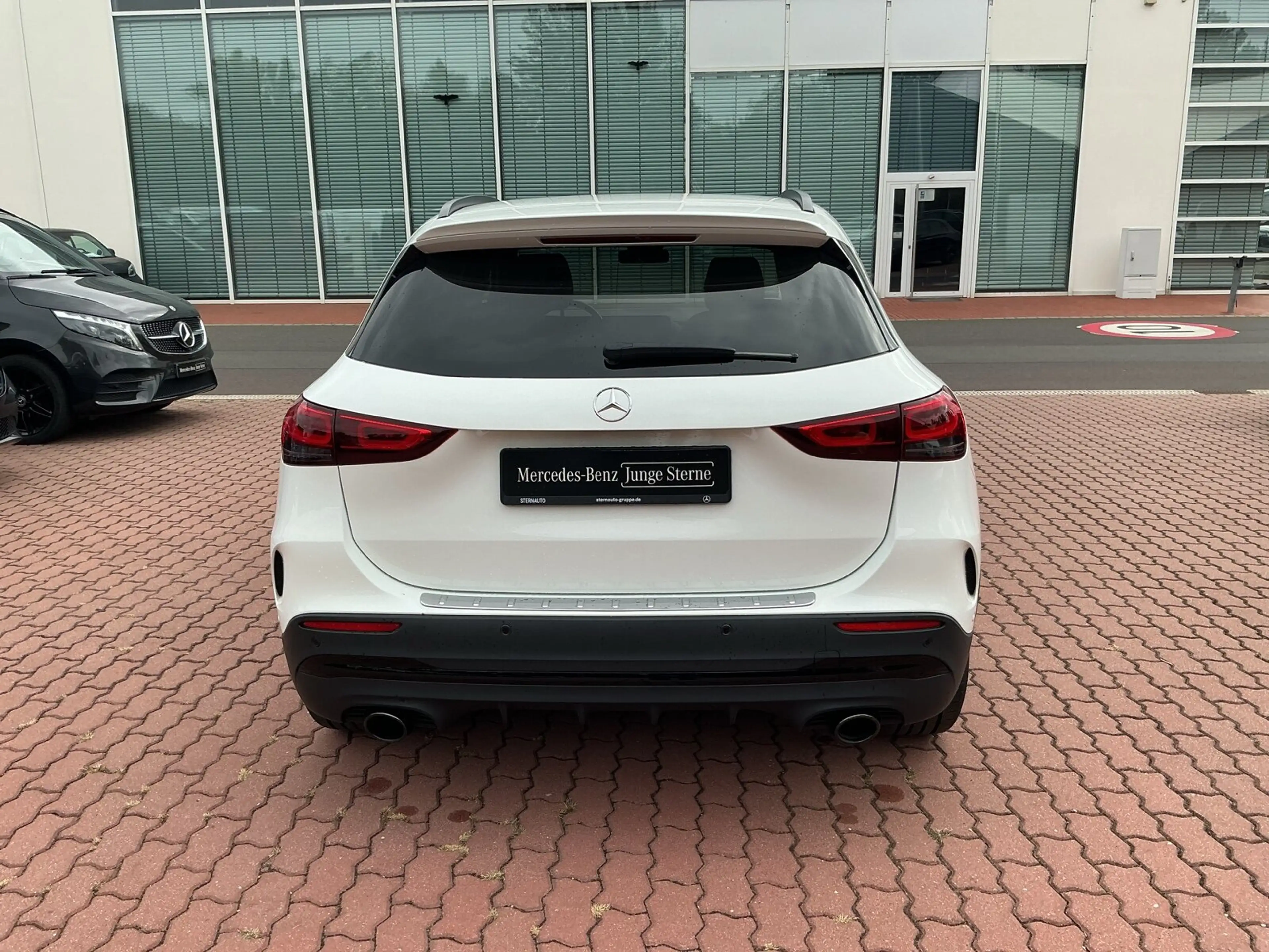 Mercedes-Benz GLA 35 AMG Mercedes-AMG GLA 35 4MATIC AMG Line Navi/Styling — photo 5
