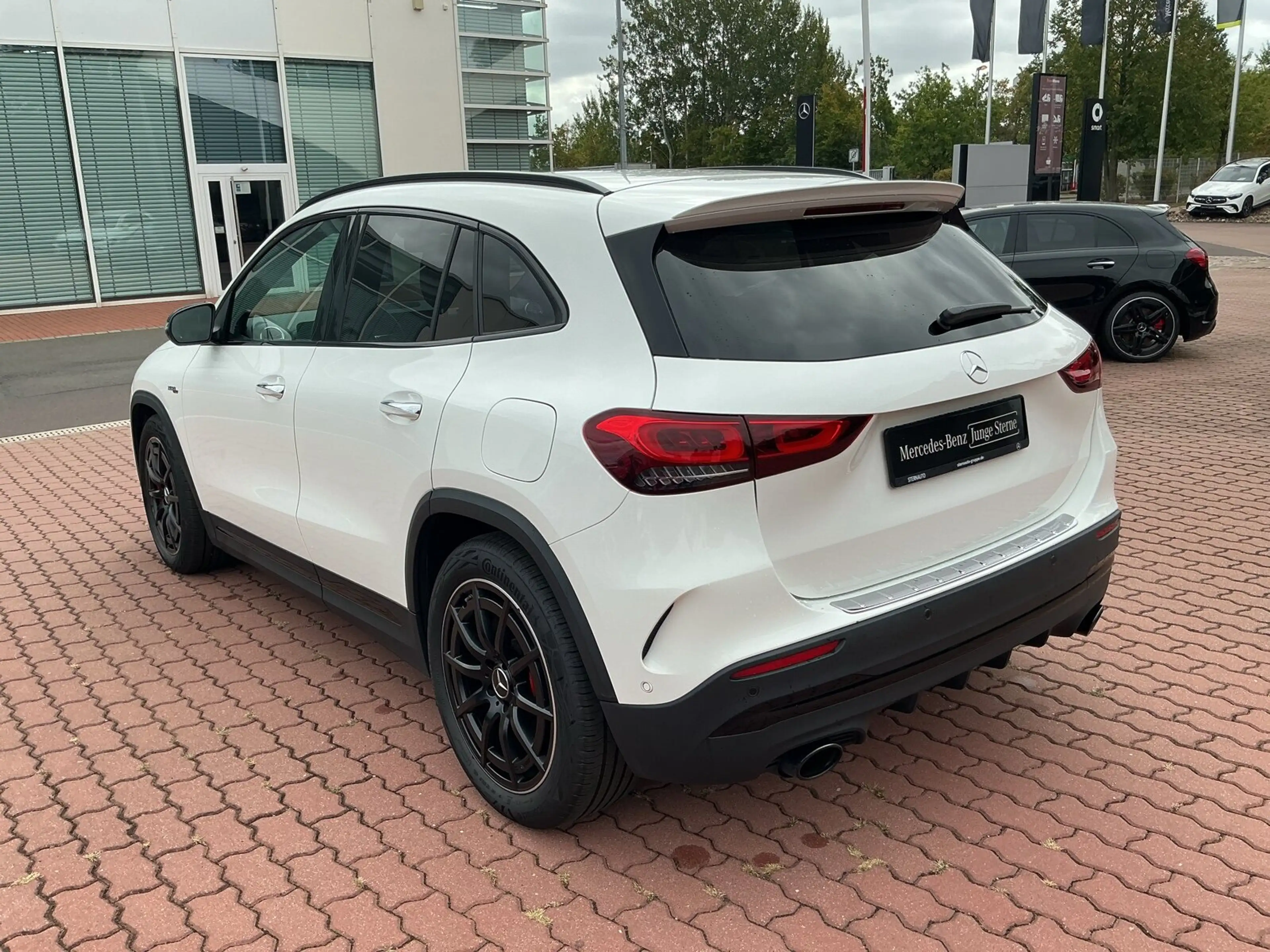 Mercedes-Benz GLA 35 AMG Mercedes-AMG GLA 35 4MATIC AMG Line Navi/Styling — photo 6