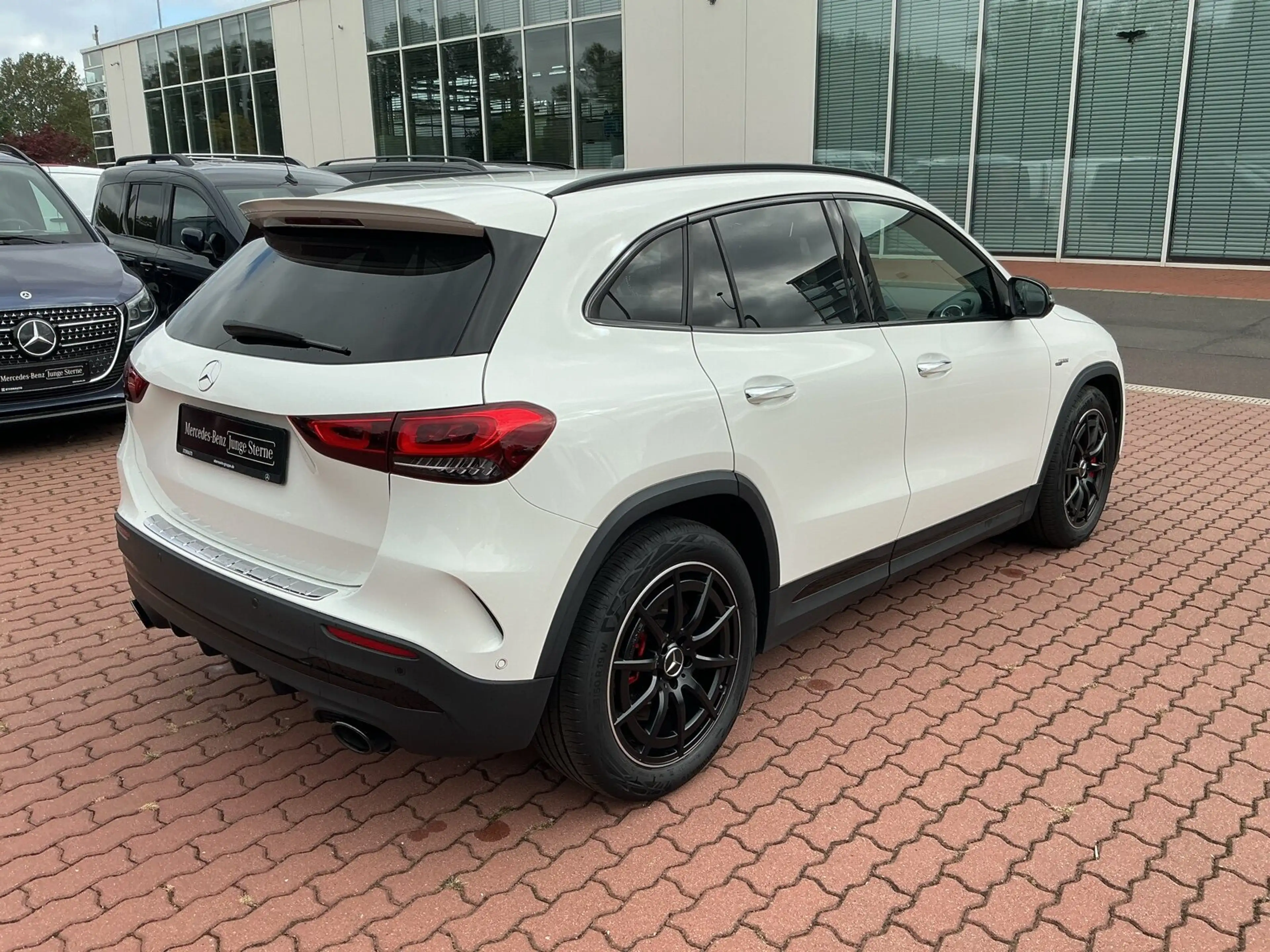 Mercedes-Benz GLA 35 AMG Mercedes-AMG GLA 35 4MATIC AMG Line Navi/Styling — photo 4