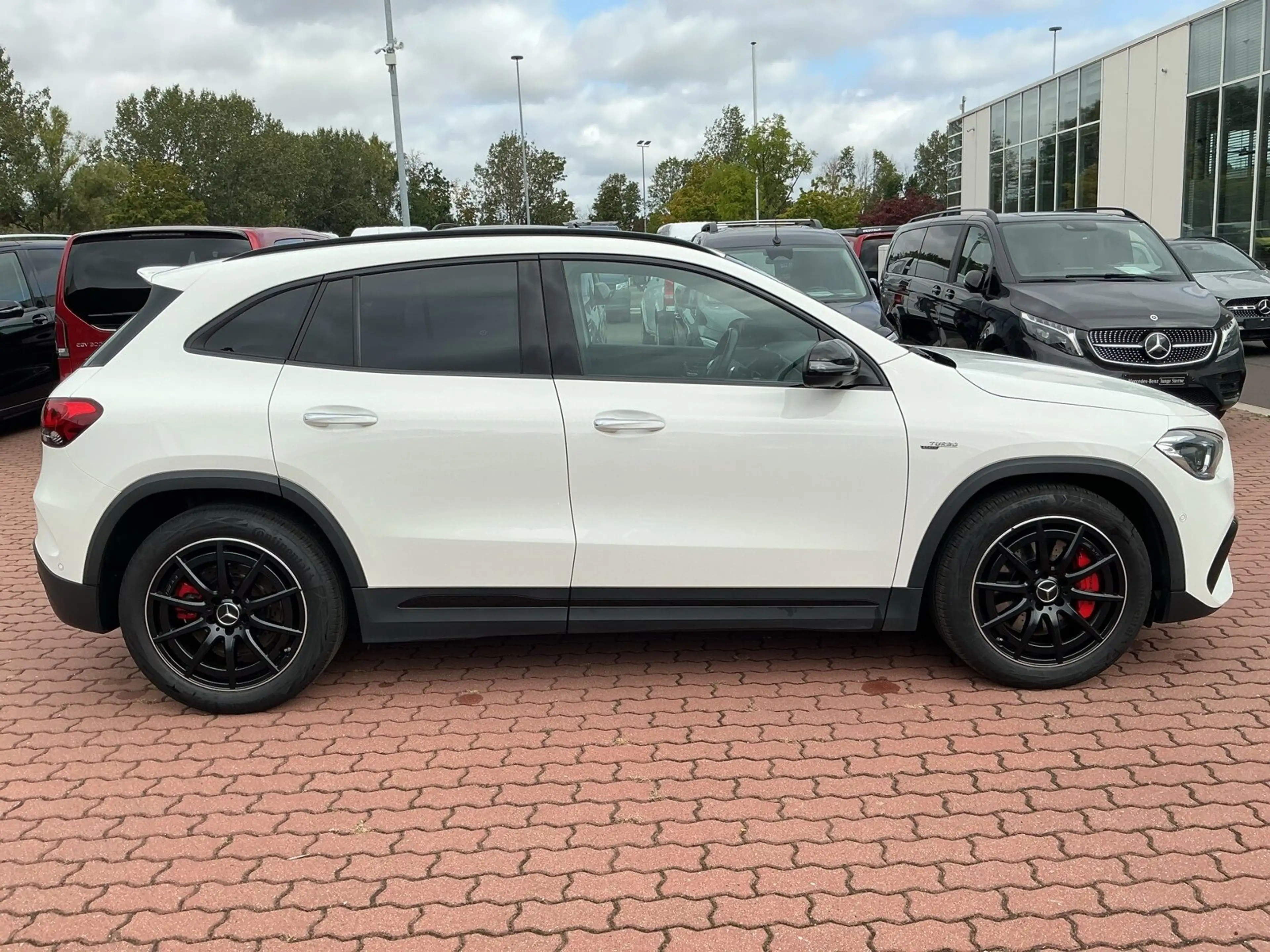 Mercedes-Benz GLA 35 AMG Mercedes-AMG GLA 35 4MATIC AMG Line Navi/Styling — photo 8