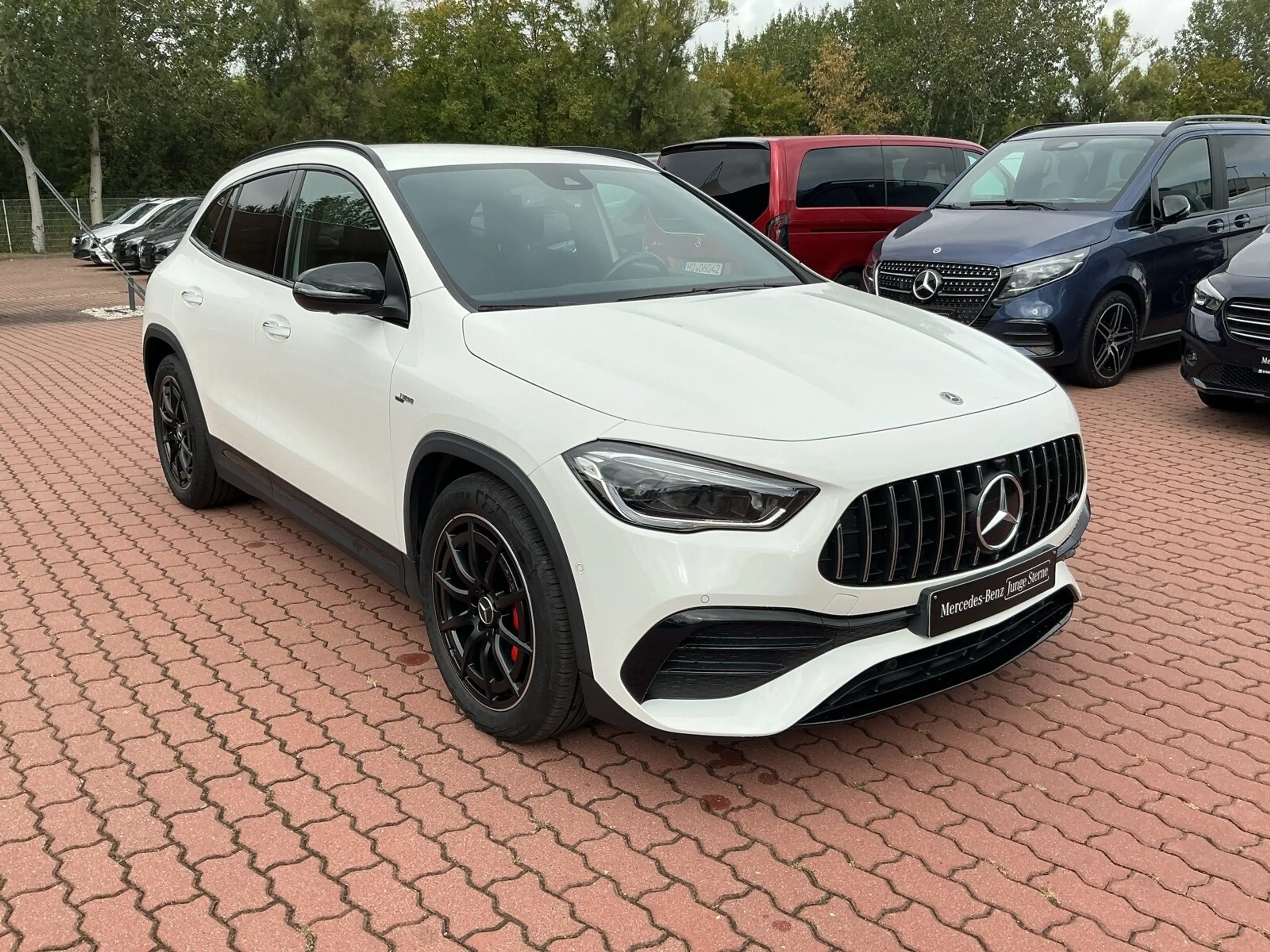 Mercedes-Benz GLA 35 AMG Mercedes-AMG GLA 35 4MATIC AMG Line Navi/Styling — photo 3