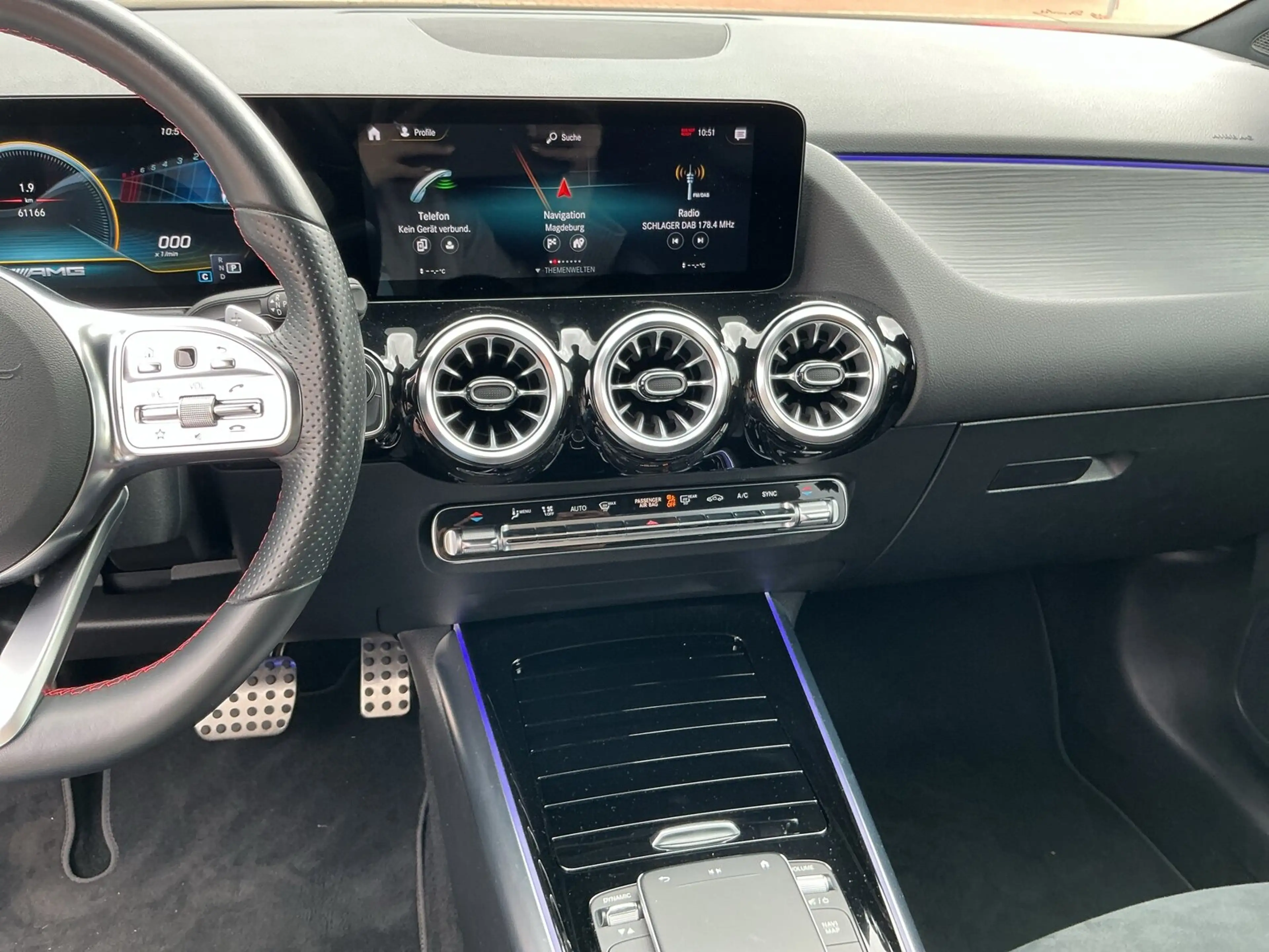 Mercedes-Benz GLA 35 AMG Mercedes-AMG GLA 35 4MATIC AMG Line Navi/Styling — photo 15