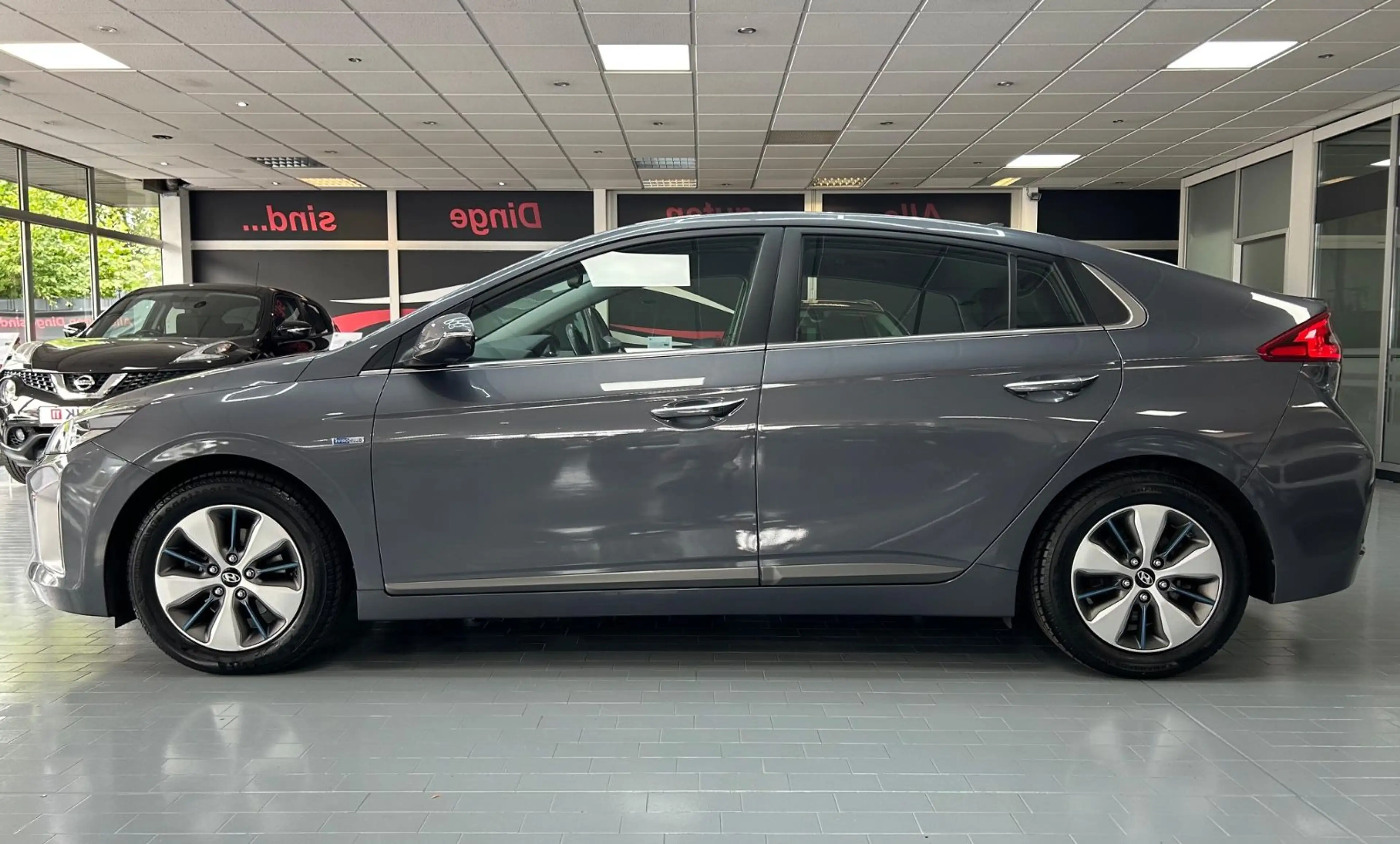 Hyundai IONIQ Ioniq Premium Plug-In Hybrid — photo 5