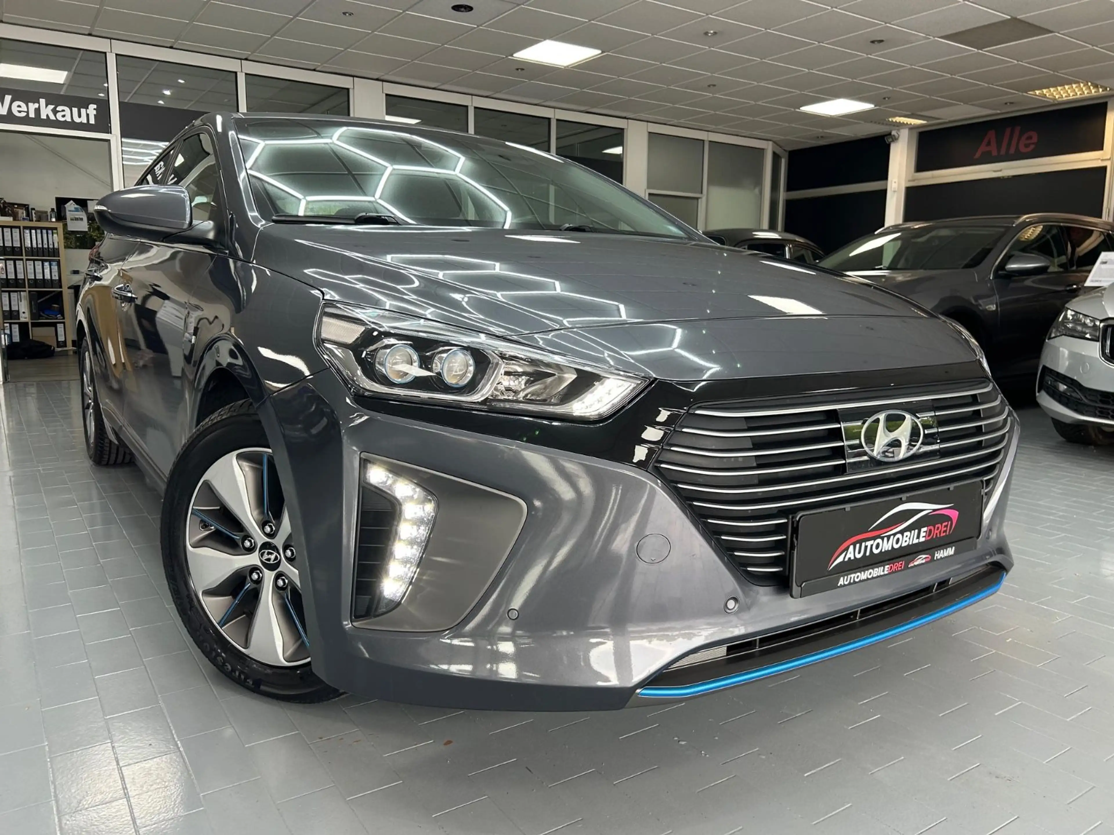 Hyundai IONIQ Ioniq Premium Plug-In Hybrid — photo 8