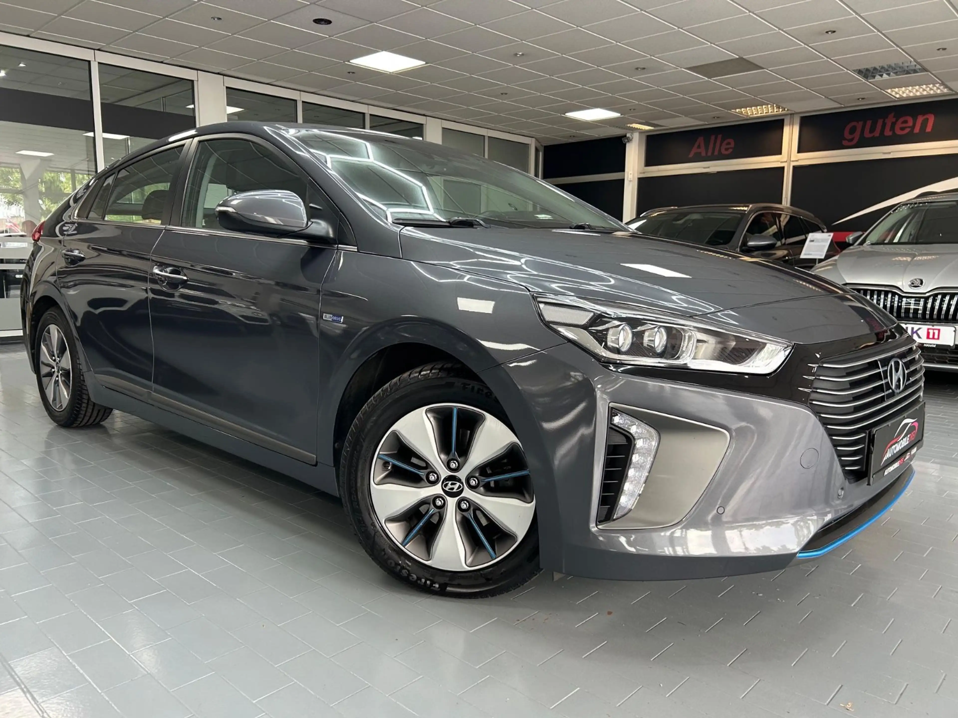 Hyundai IONIQ Ioniq Premium Plug-In Hybrid — photo 2