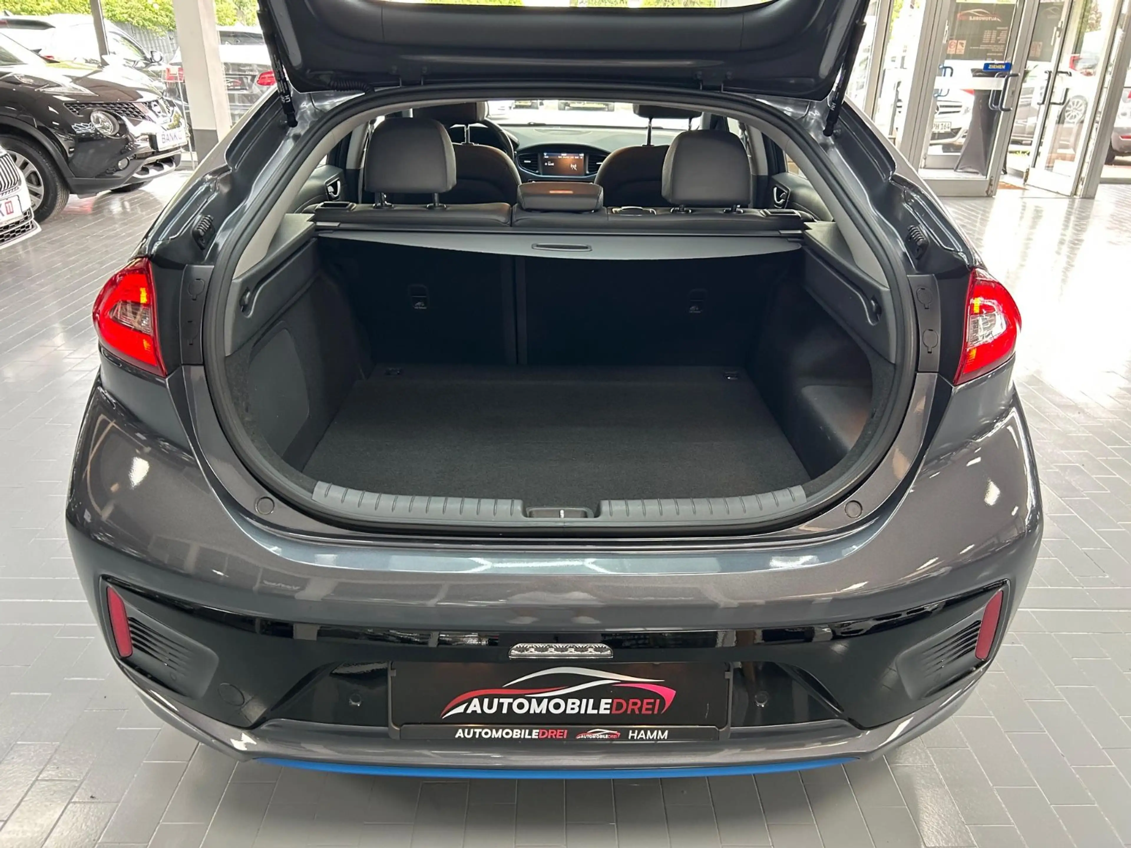 Hyundai IONIQ Ioniq Premium Plug-In Hybrid — photo 12