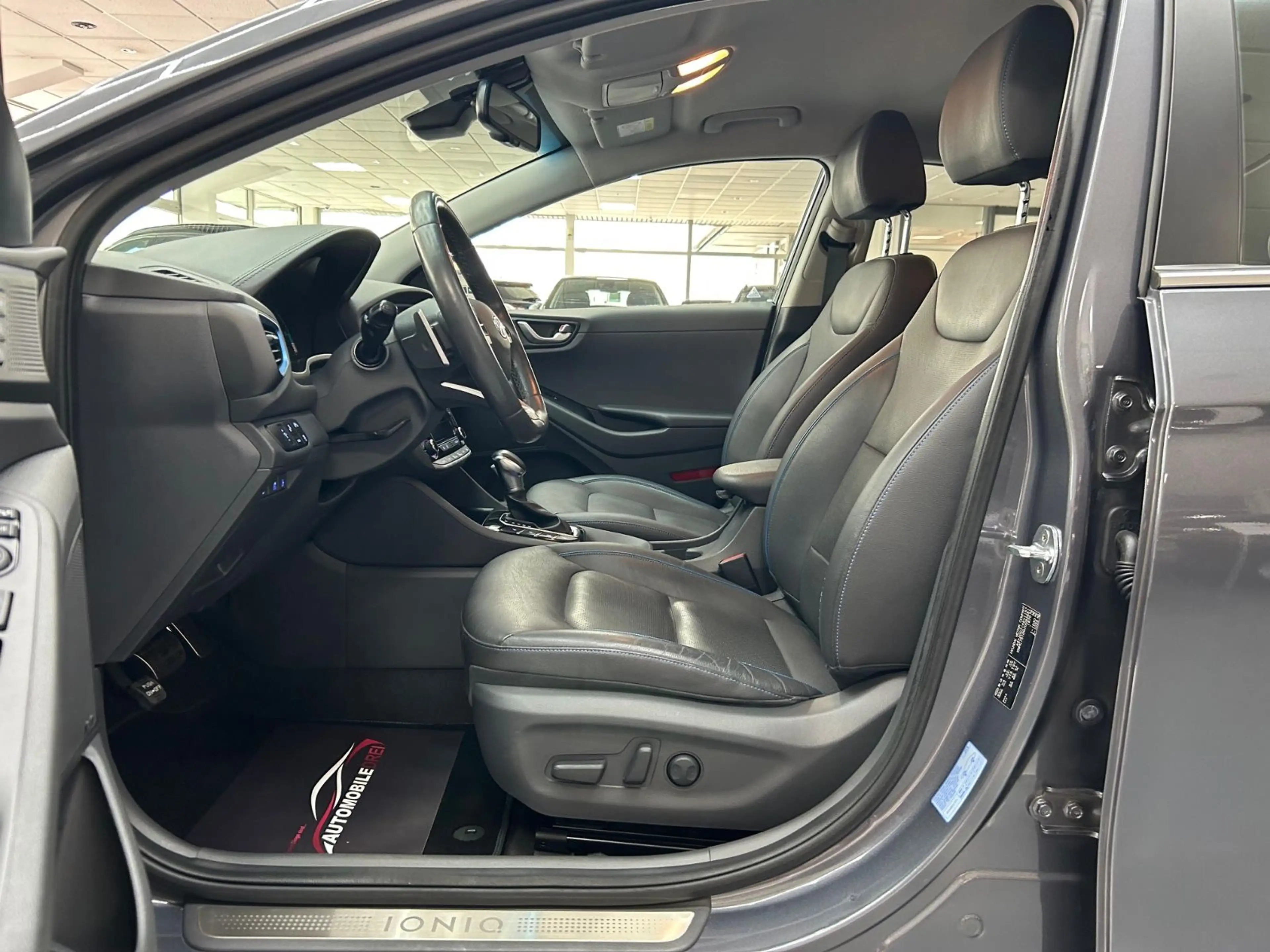 Hyundai IONIQ Ioniq Premium Plug-In Hybrid — photo 15