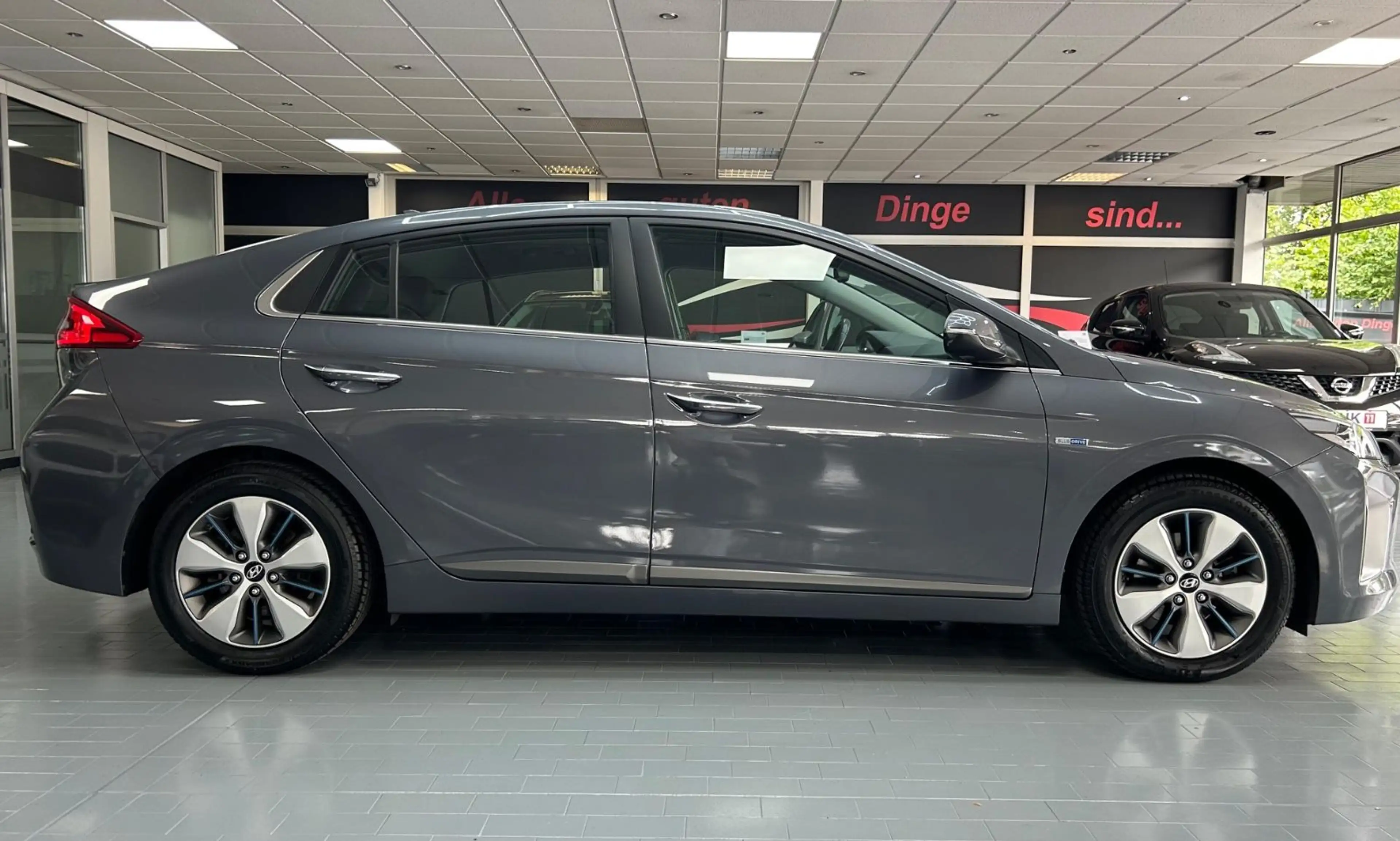 Hyundai IONIQ Ioniq Premium Plug-In Hybrid — photo 6
