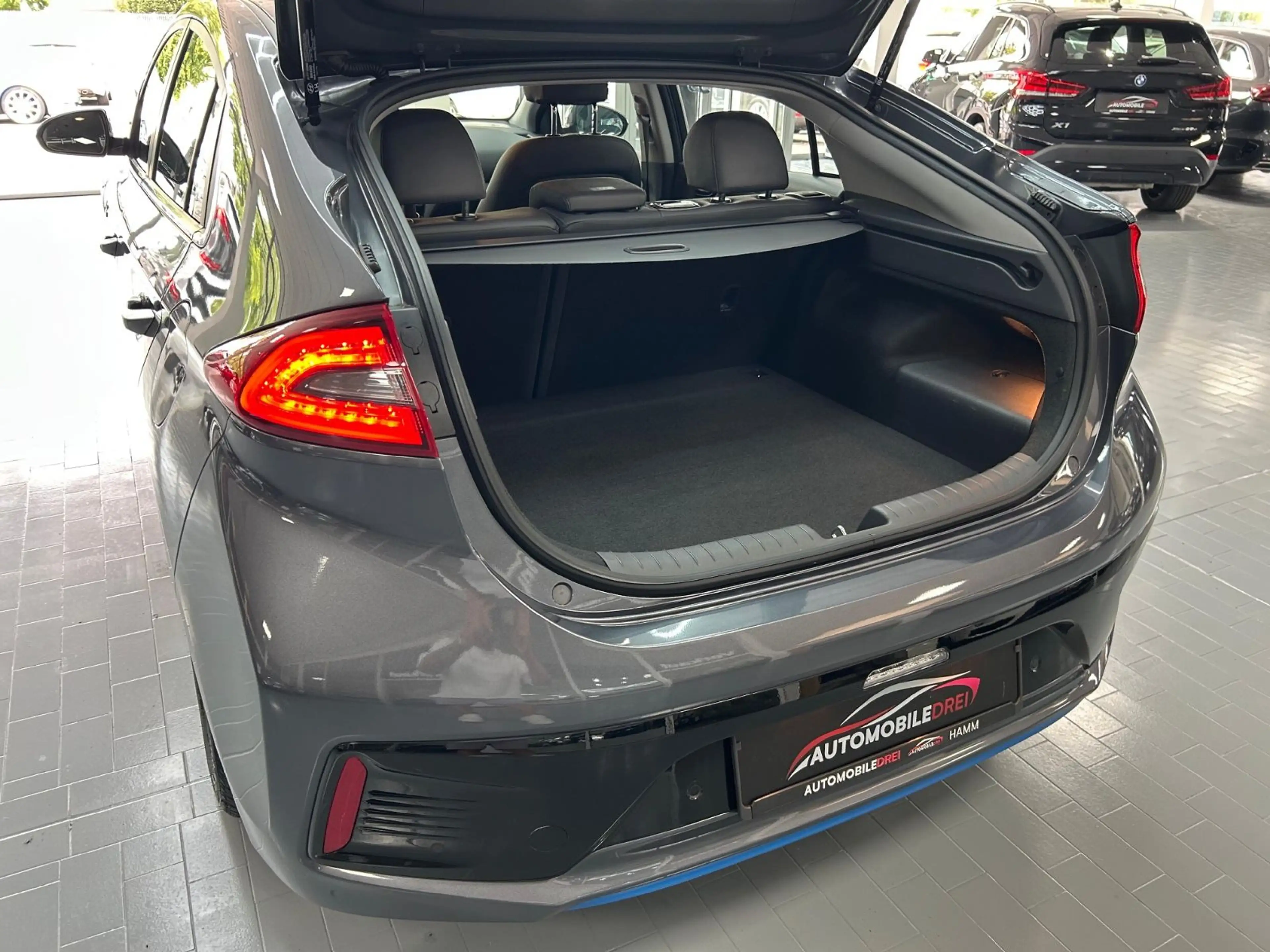 Hyundai IONIQ Ioniq Premium Plug-In Hybrid — photo 13