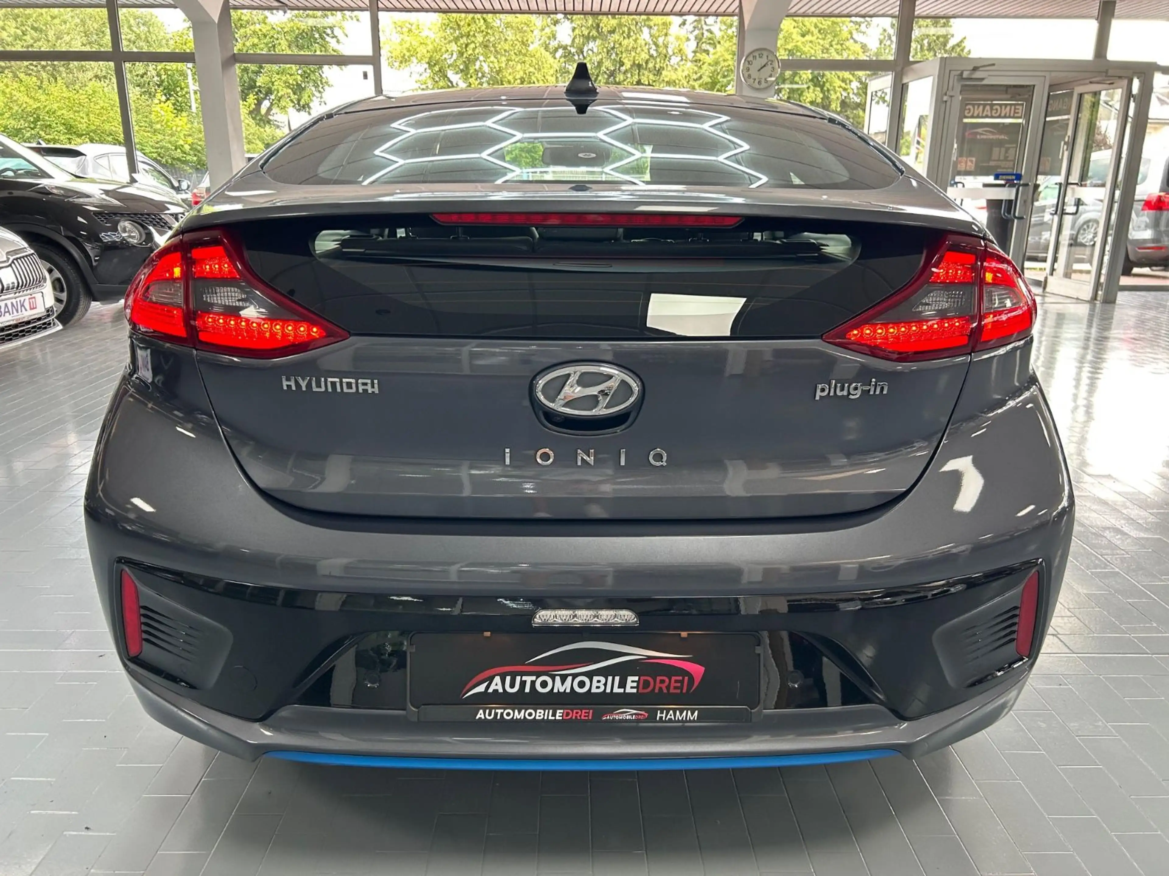 Hyundai IONIQ Ioniq Premium Plug-In Hybrid — photo 11