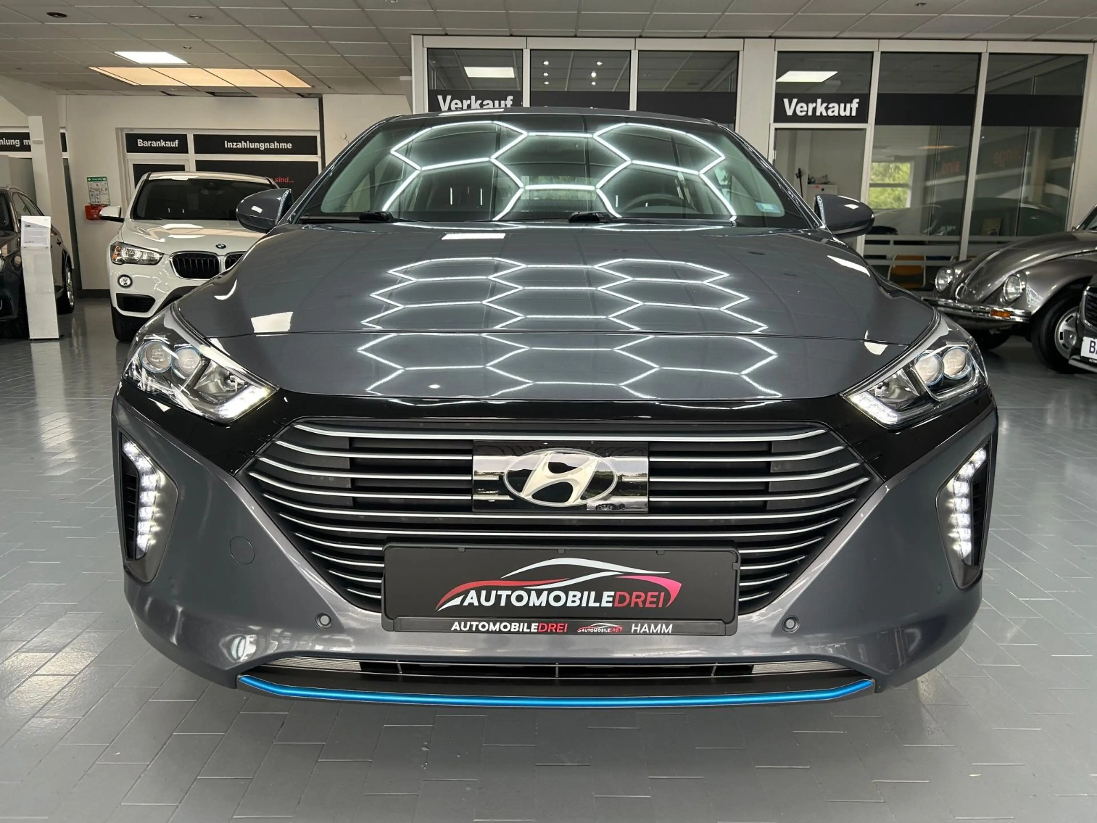 Hyundai IONIQ Ioniq Premium Plug-In Hybrid — photo 9