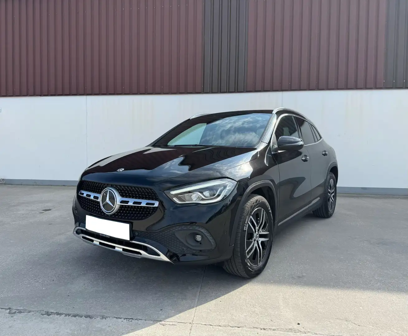 Mercedes-Benz GLA 200 Mercedes-Benz GLA 200d Progressive 8fach bereift - 1