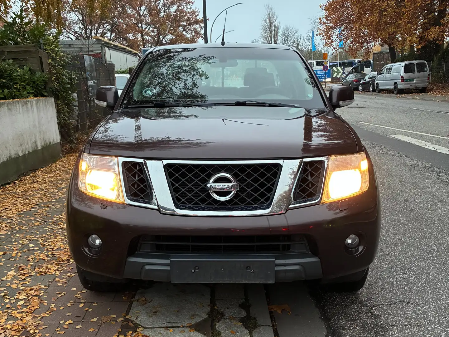 Nissan Navara Nissan Navara 4 Doors Braun - 1