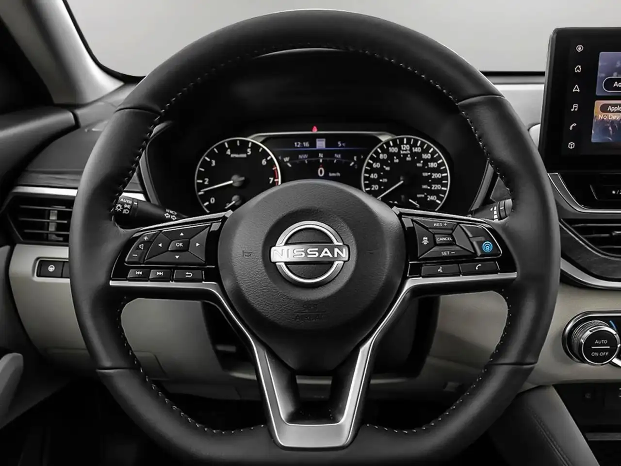 Nissan Altima снимка Nissan Altima