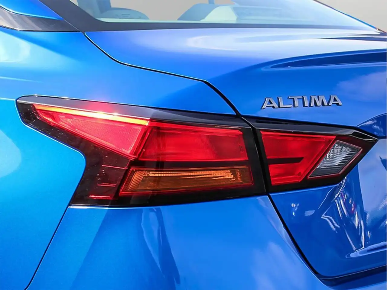 Nissan Altima снимка Nissan Altima
