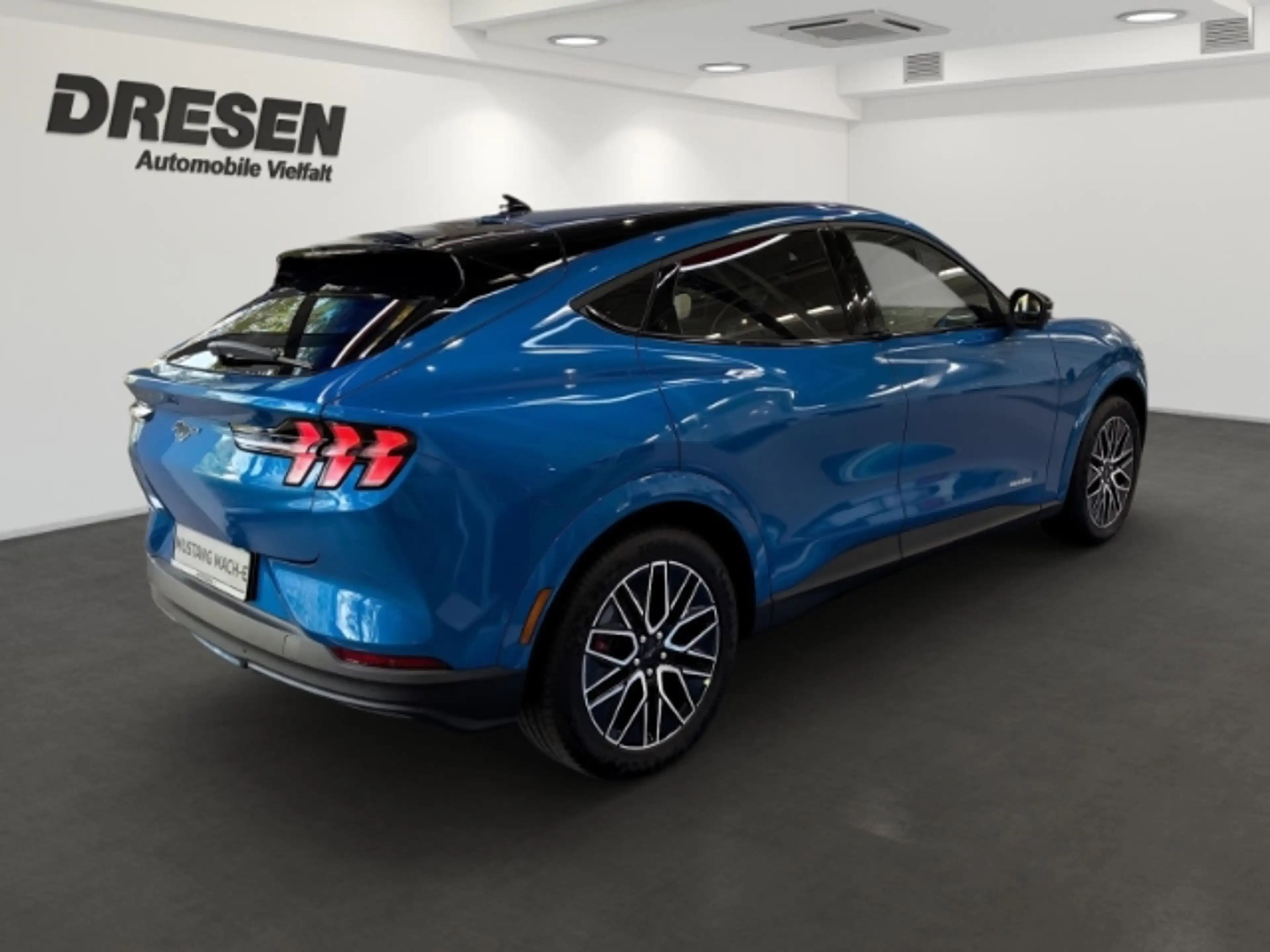 Ford Mustang Mach-E Premium+Kamera+Navi+Abstandstempomat+Müdigkeitserk — photo 3