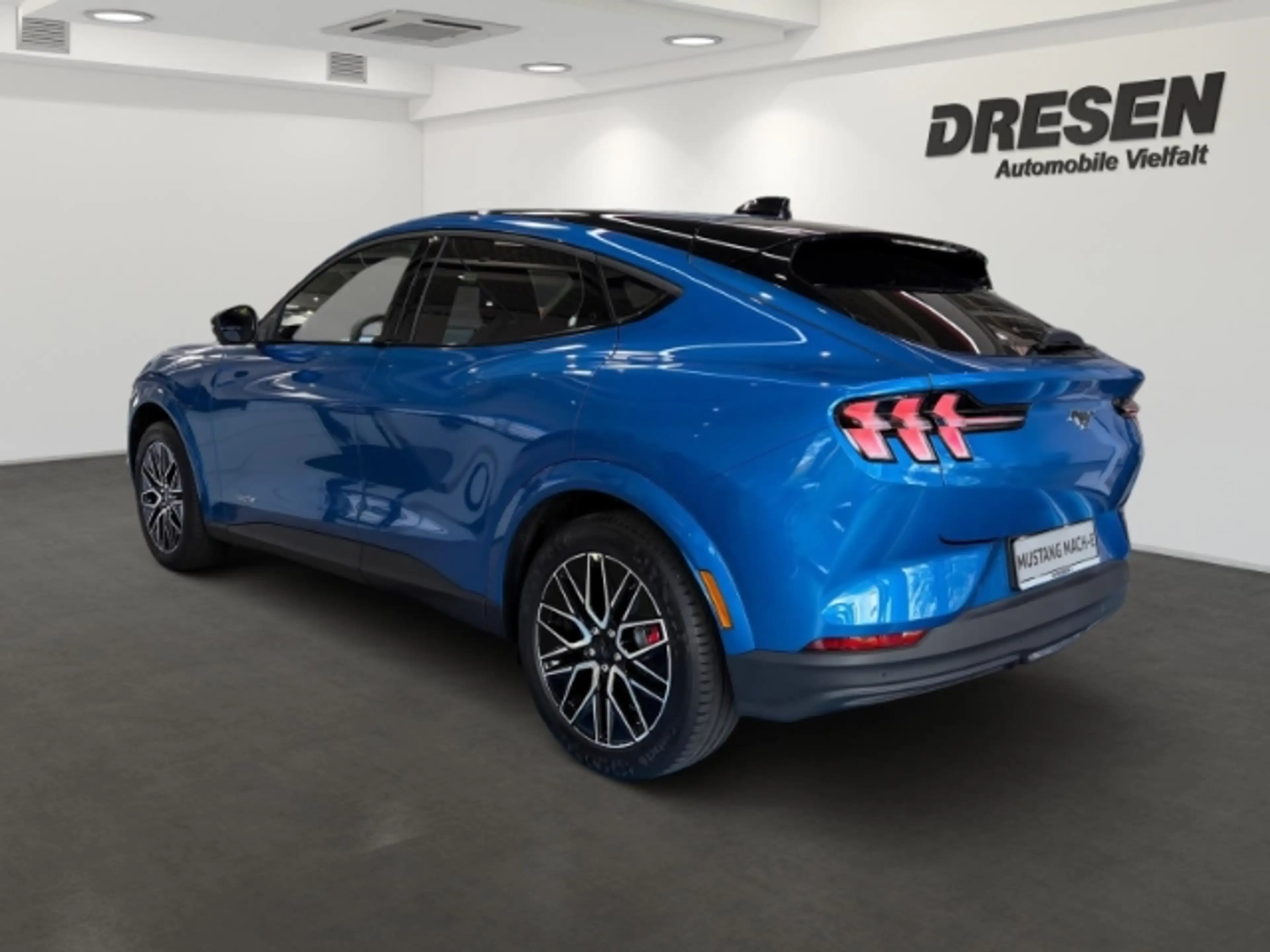 Ford Mustang Mach-E Premium+Kamera+Navi+Abstandstempomat+Müdigkeitserk — photo 4