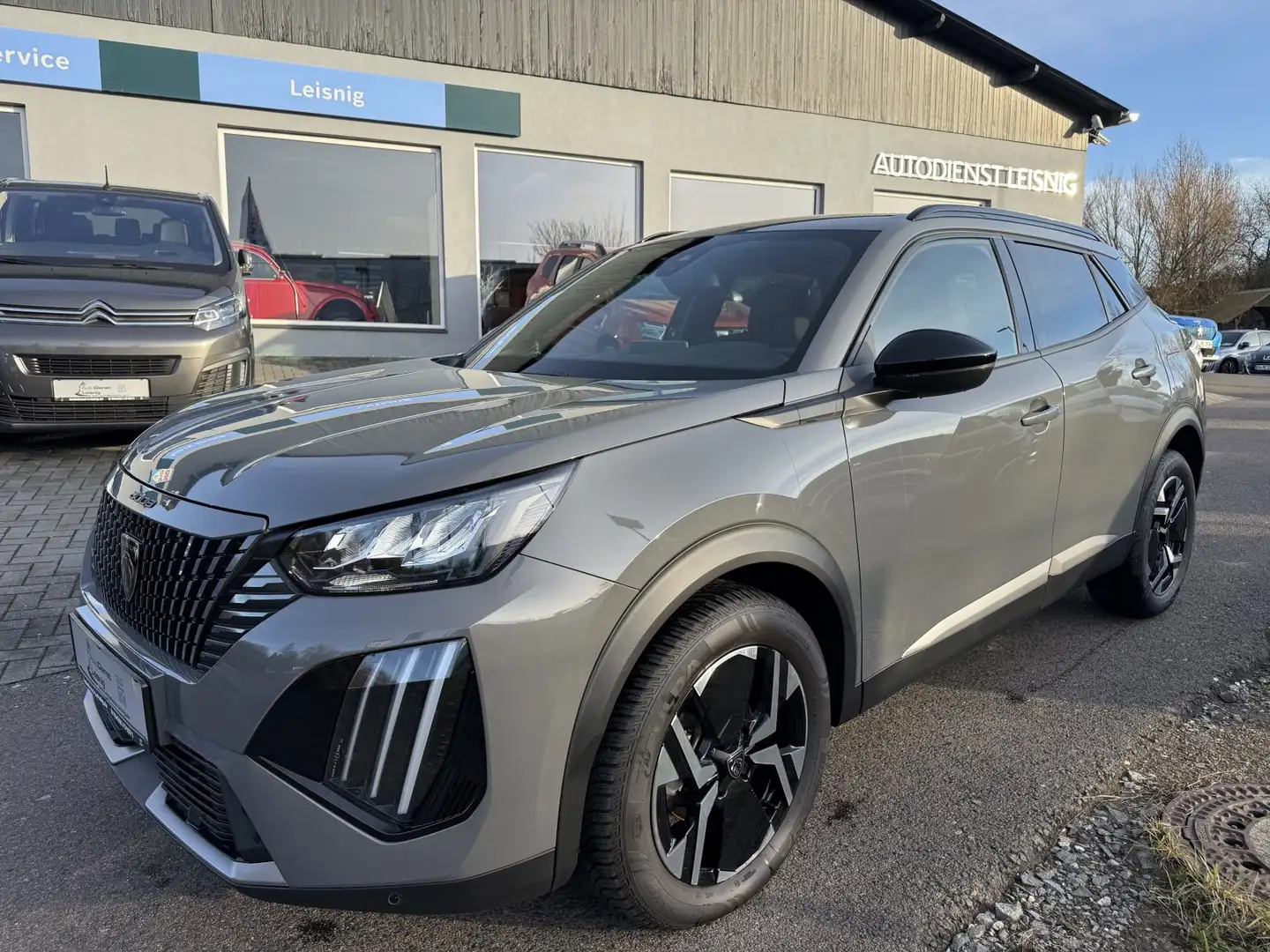 Peugeot 2008 1.2 PureTech 100 Allure LED PDC DAB Grau - 2