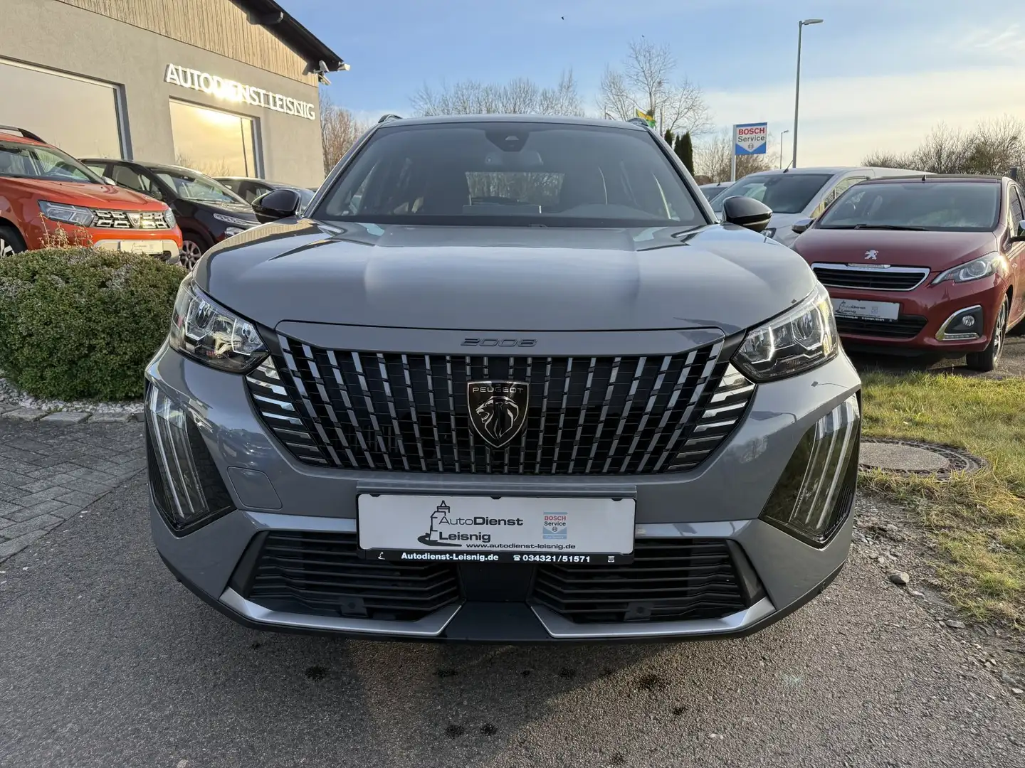 Peugeot 2008 1.2 PureTech 100 Allure LED PDC DAB Grau - 1