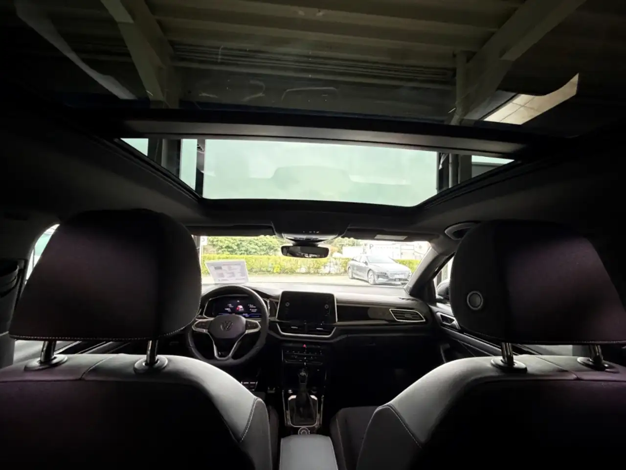 Volkswagen T-Roc R-Line 4Motion AHK-ab.Panodach Kamera. Navi Digita 8