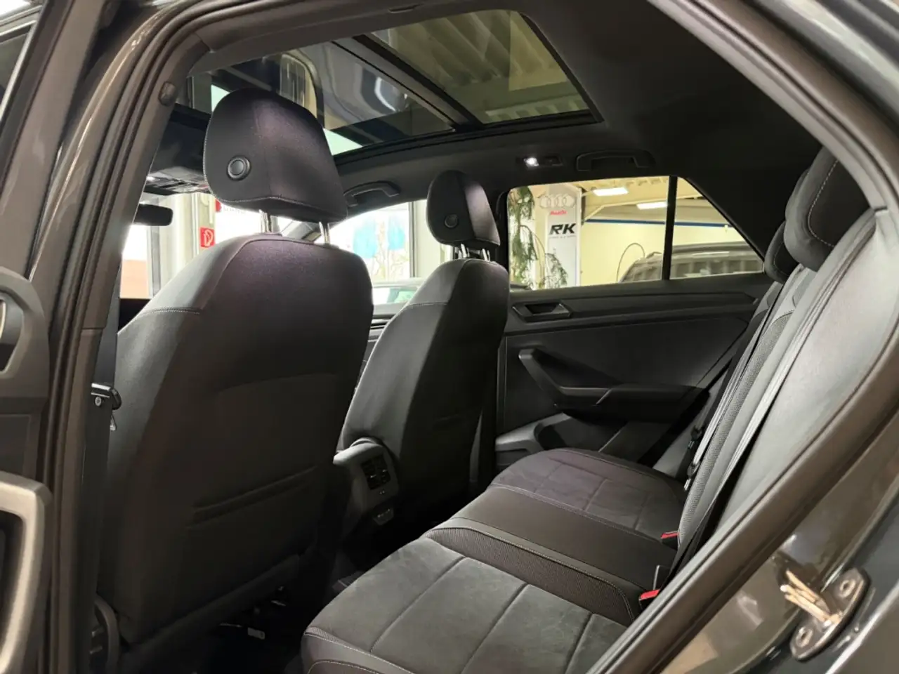 Volkswagen T-Roc R-Line 4Motion AHK-ab.Panodach Kamera. Navi Digita 10
