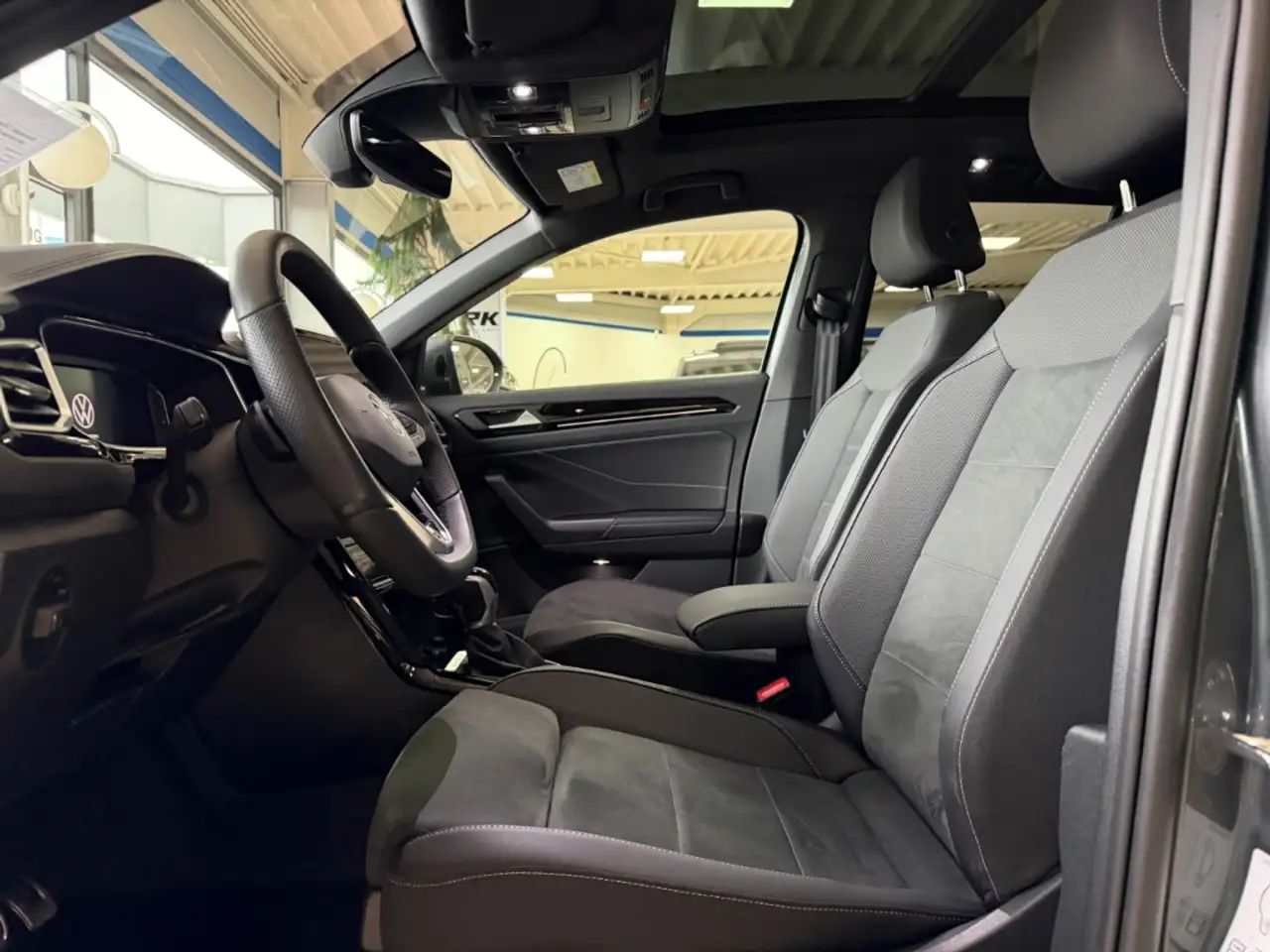 Volkswagen T-Roc R-Line 4Motion AHK-ab.Panodach Kamera. Navi Digita 9