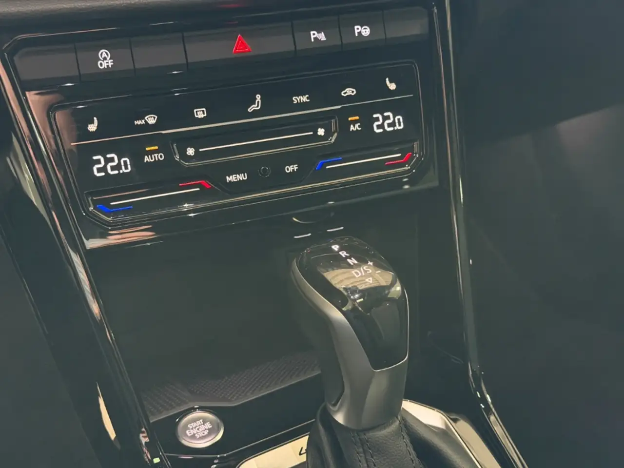 Volkswagen T-Roc R-Line 4Motion AHK-ab.Panodach Kamera. Navi Digita 20