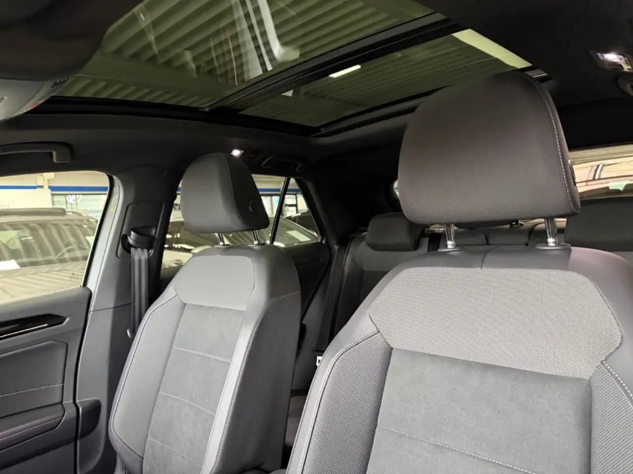 Volkswagen T-Roc R-Line 4Motion AHK-ab.Panodach Kamera. Navi Digita 14